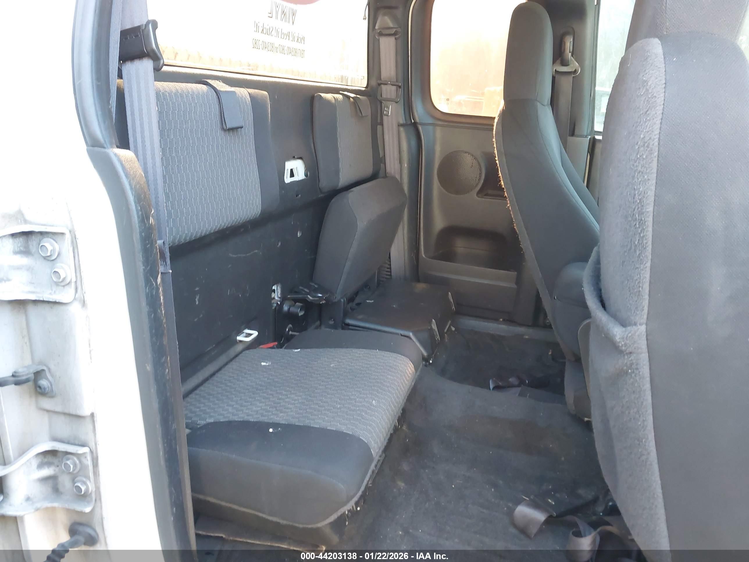 CHEVROLET COLORADO image 8