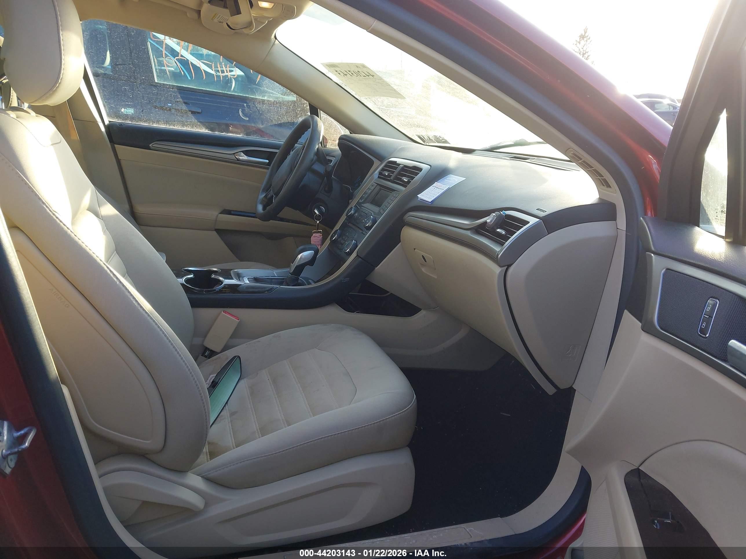 FORD FUSION image 5