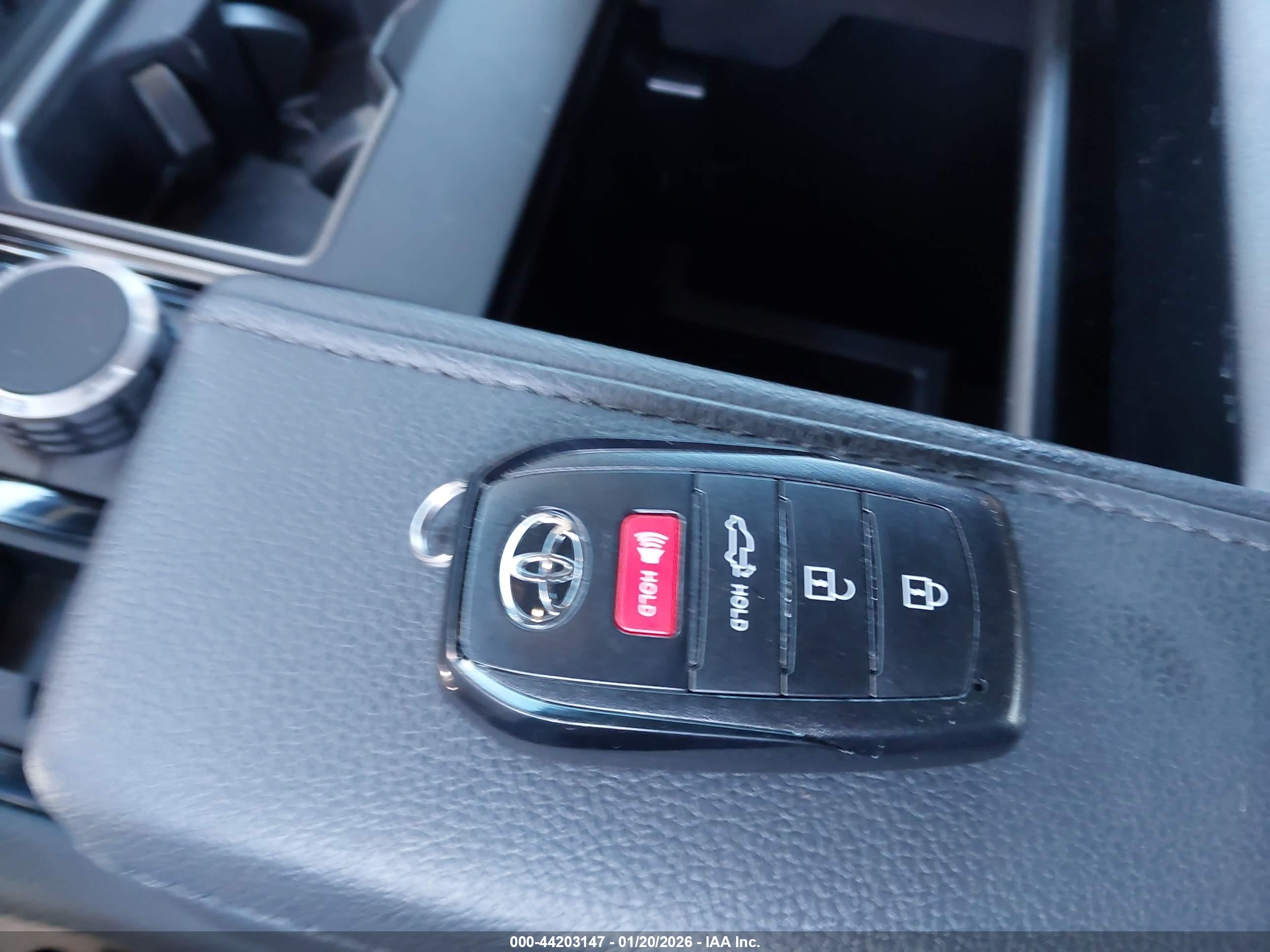 TOYOTA TUNDRA image 11