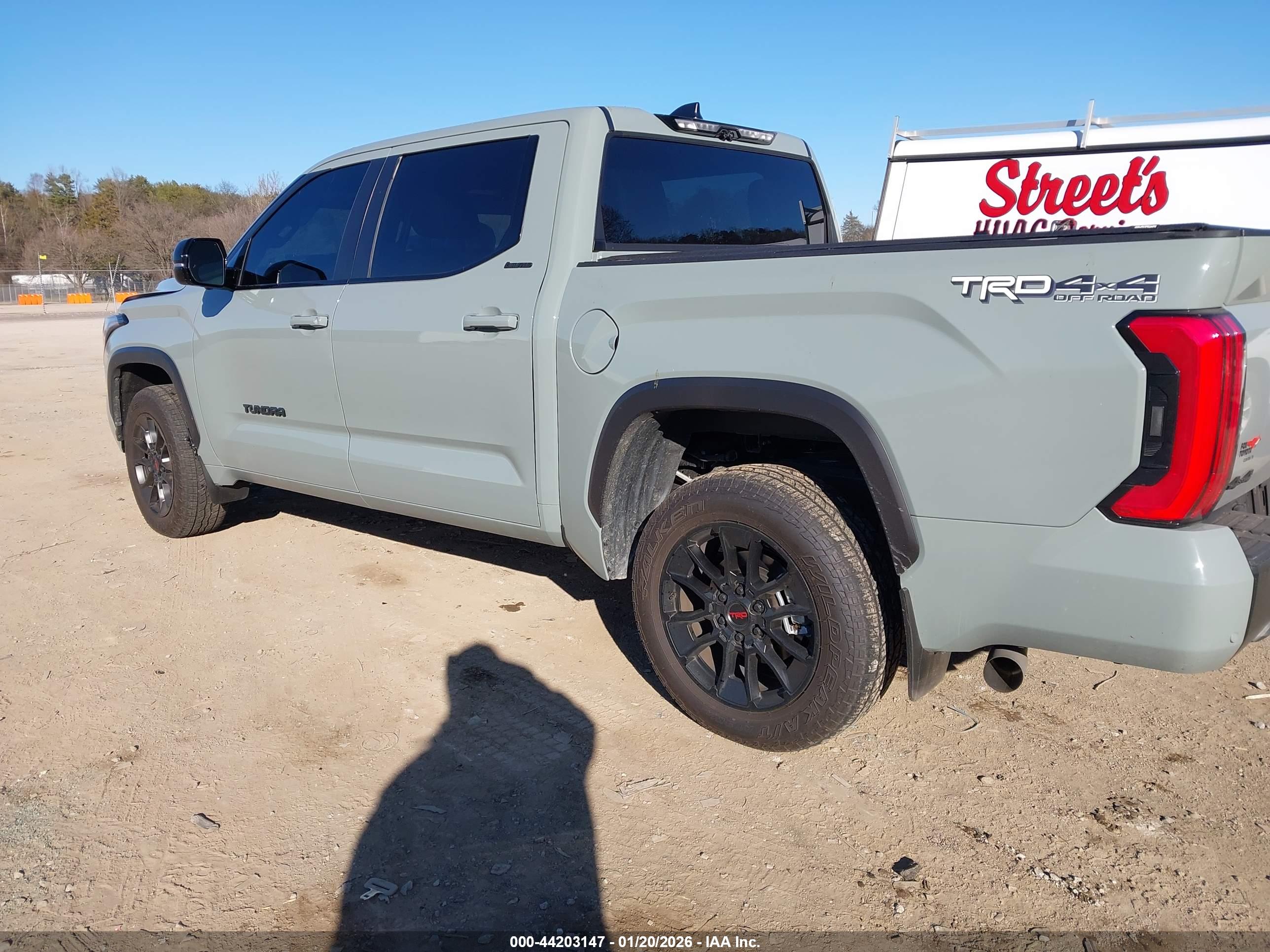 TOYOTA TUNDRA image 3
