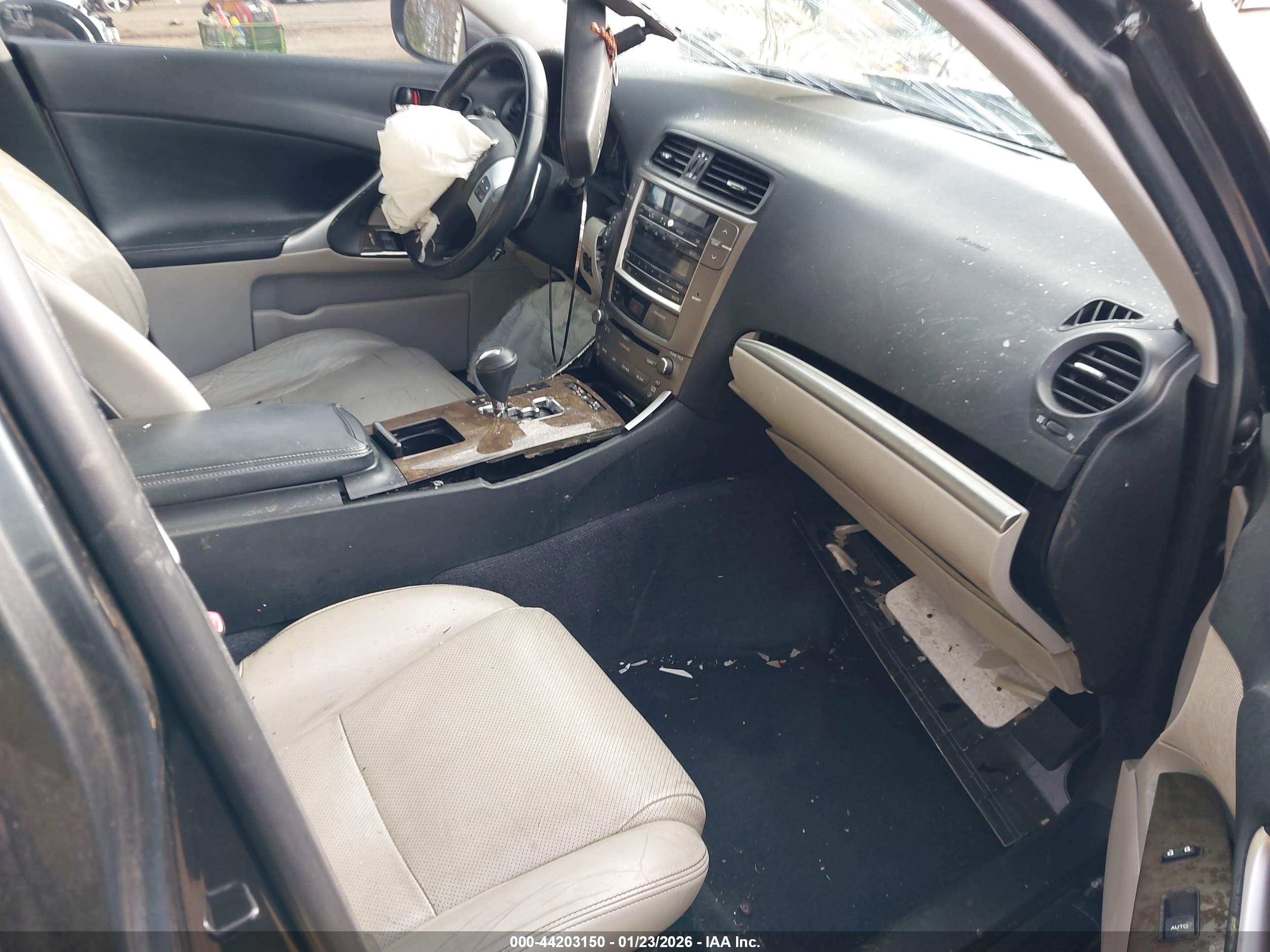 LEXUS IS image 5