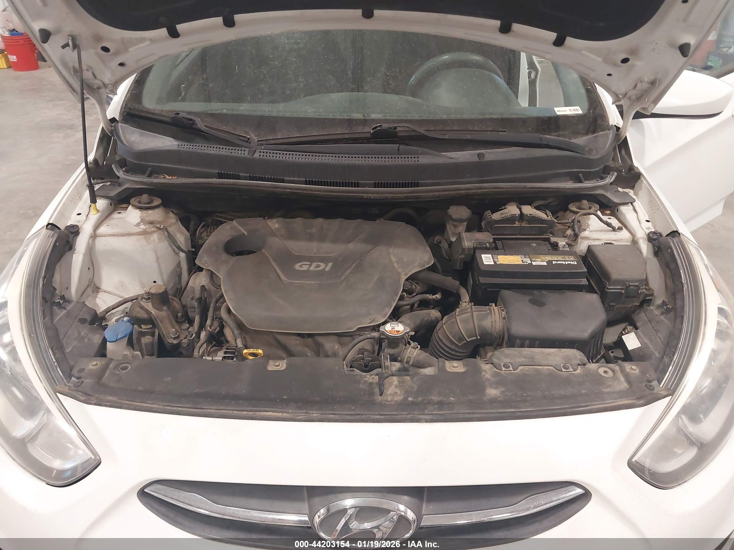 HYUNDAI ACCENT image 10