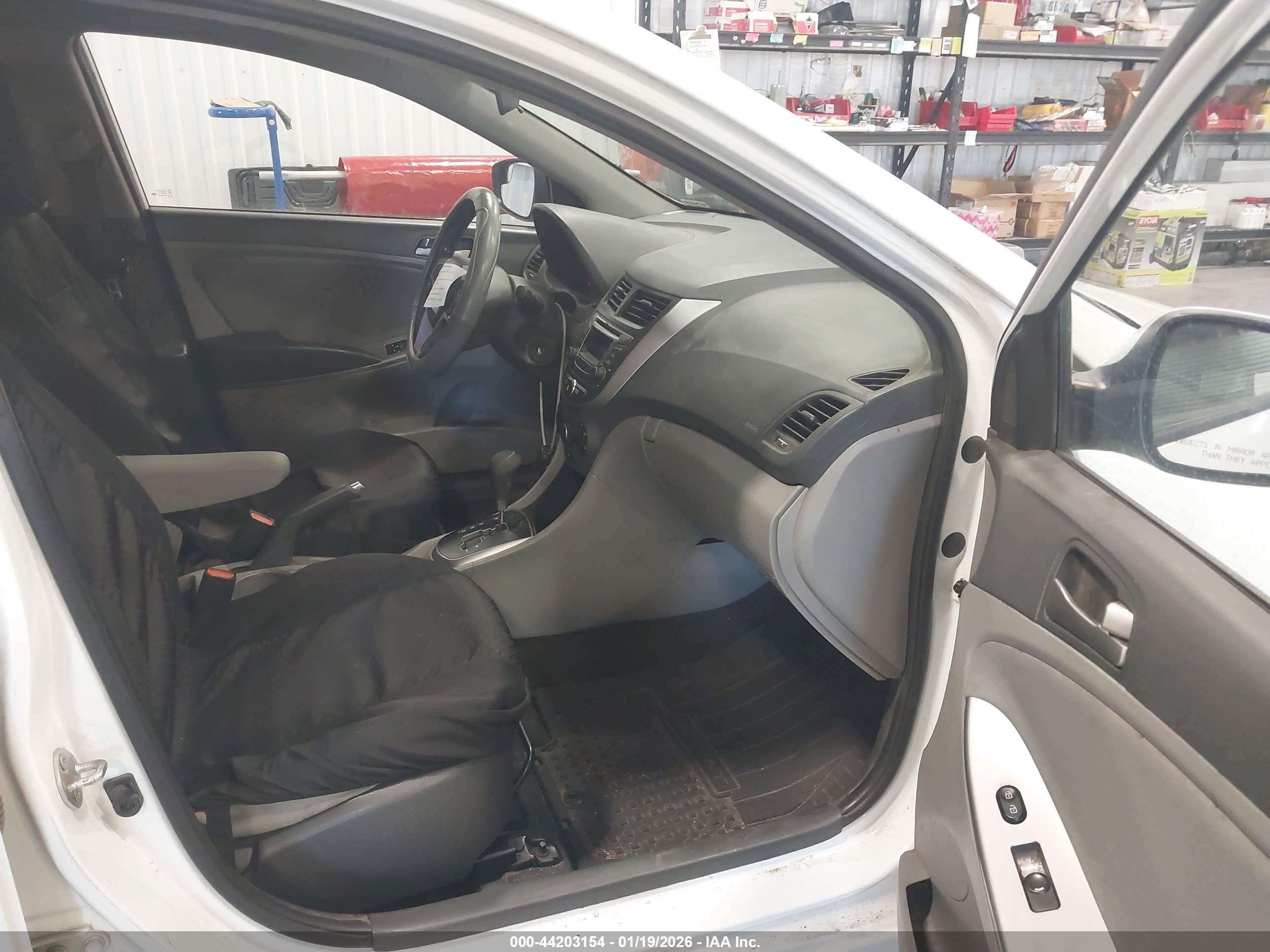 HYUNDAI ACCENT image 5
