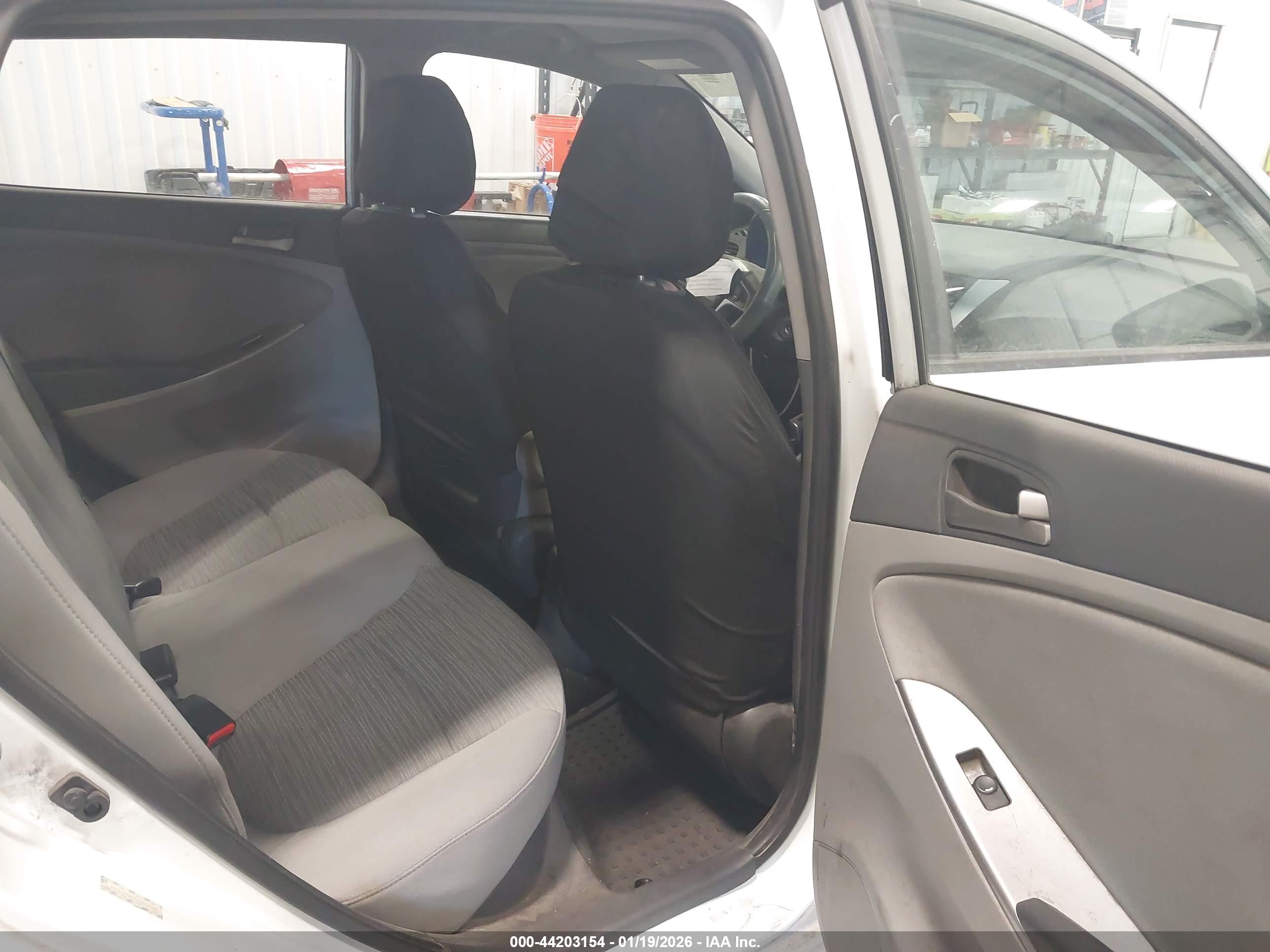 HYUNDAI ACCENT image 8