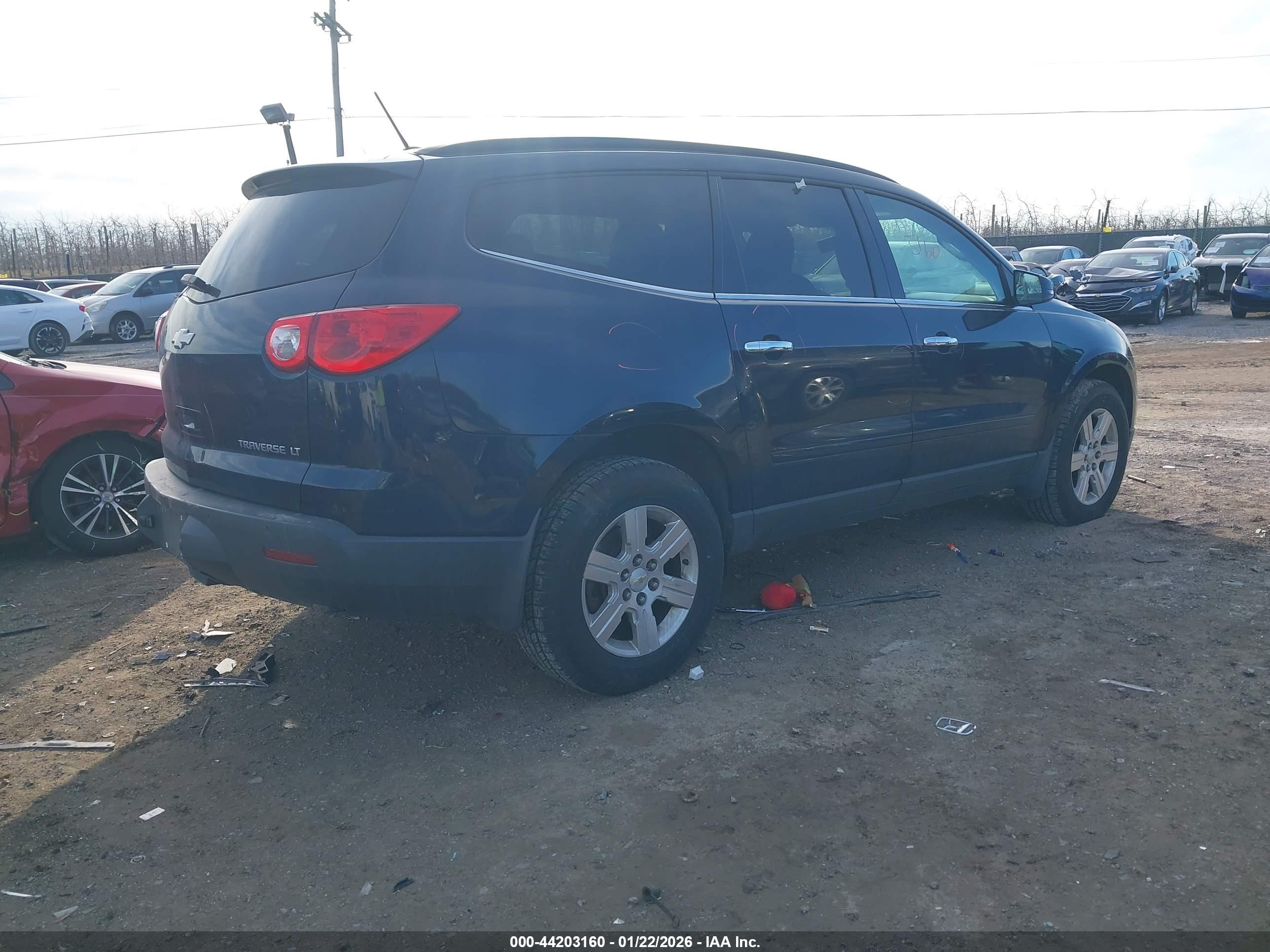 CHEVROLET TRAVERSE image 4