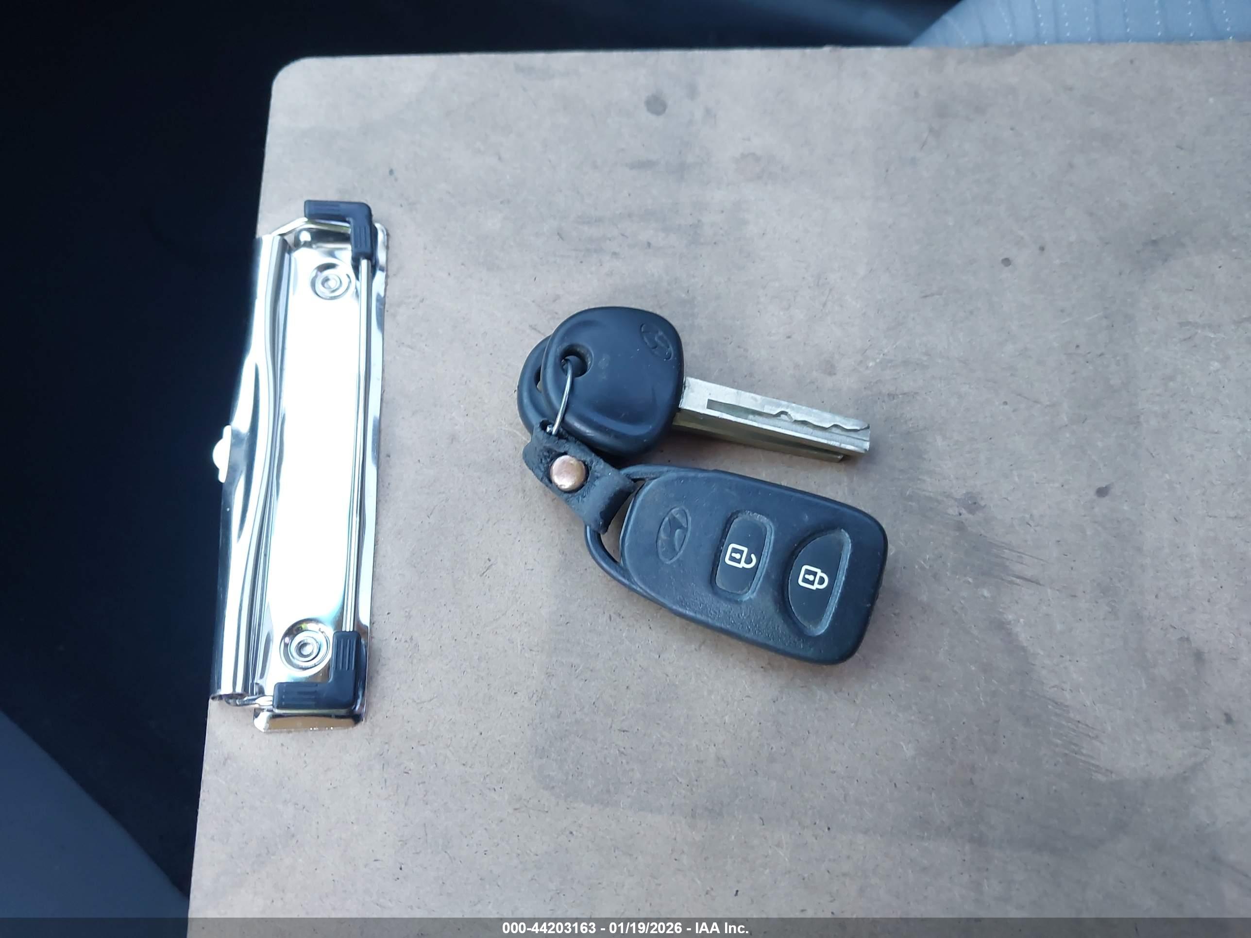 HYUNDAI ACCENT image 11