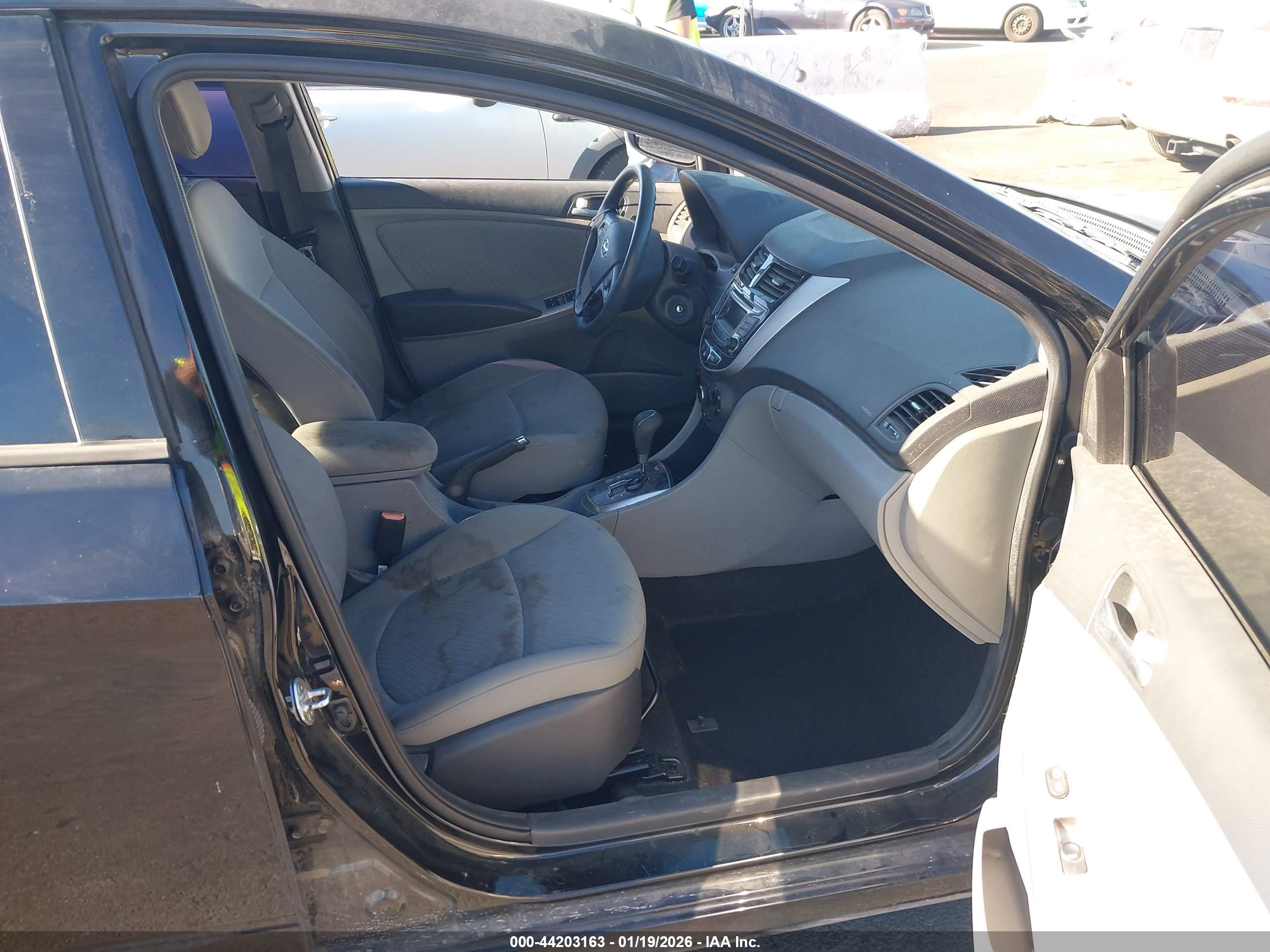 HYUNDAI ACCENT image 5