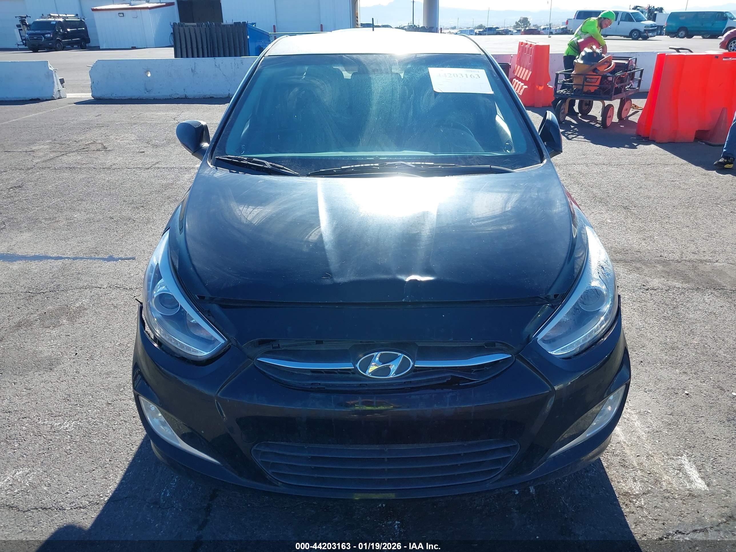 HYUNDAI ACCENT image 6