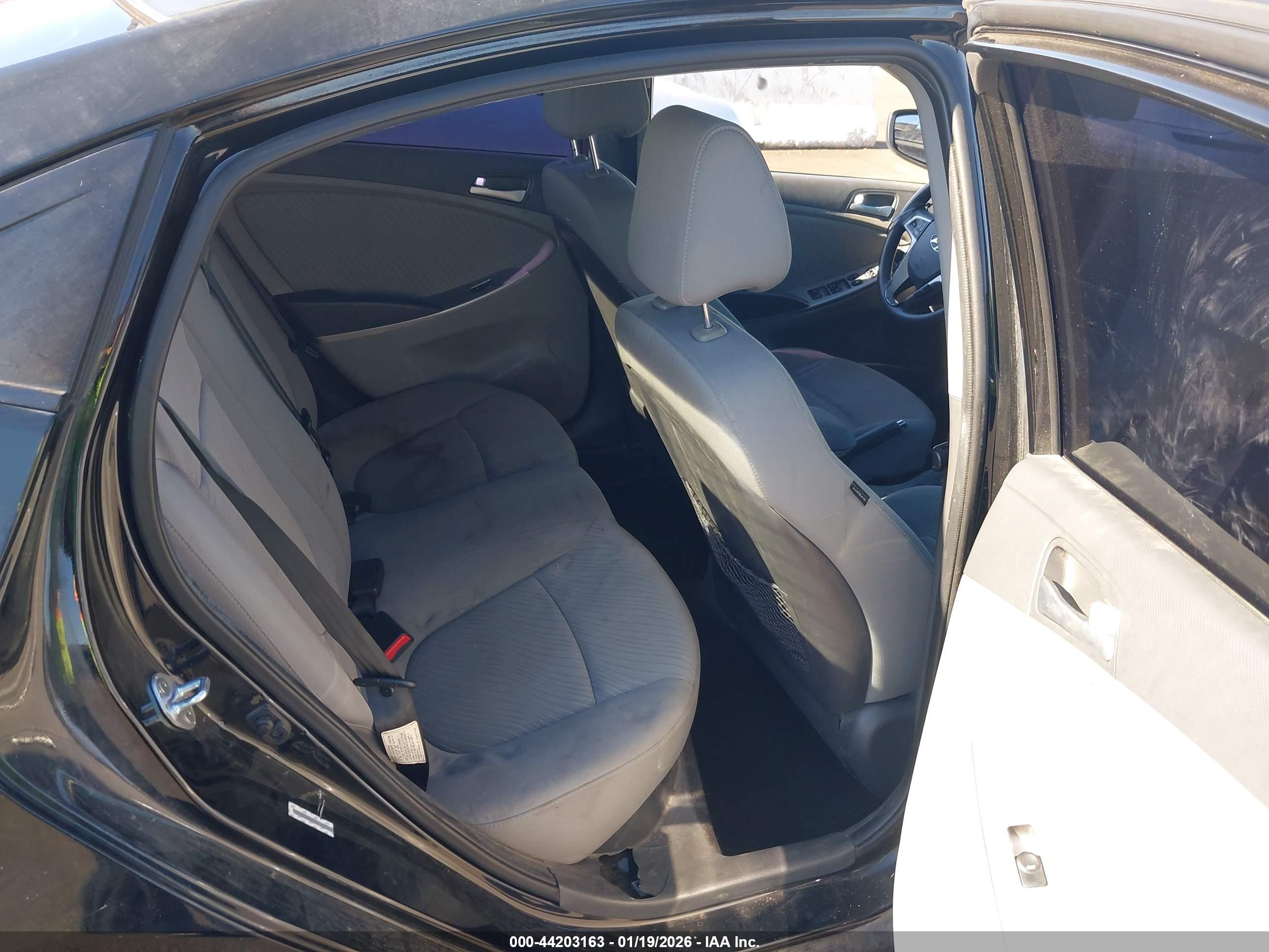 HYUNDAI ACCENT image 8