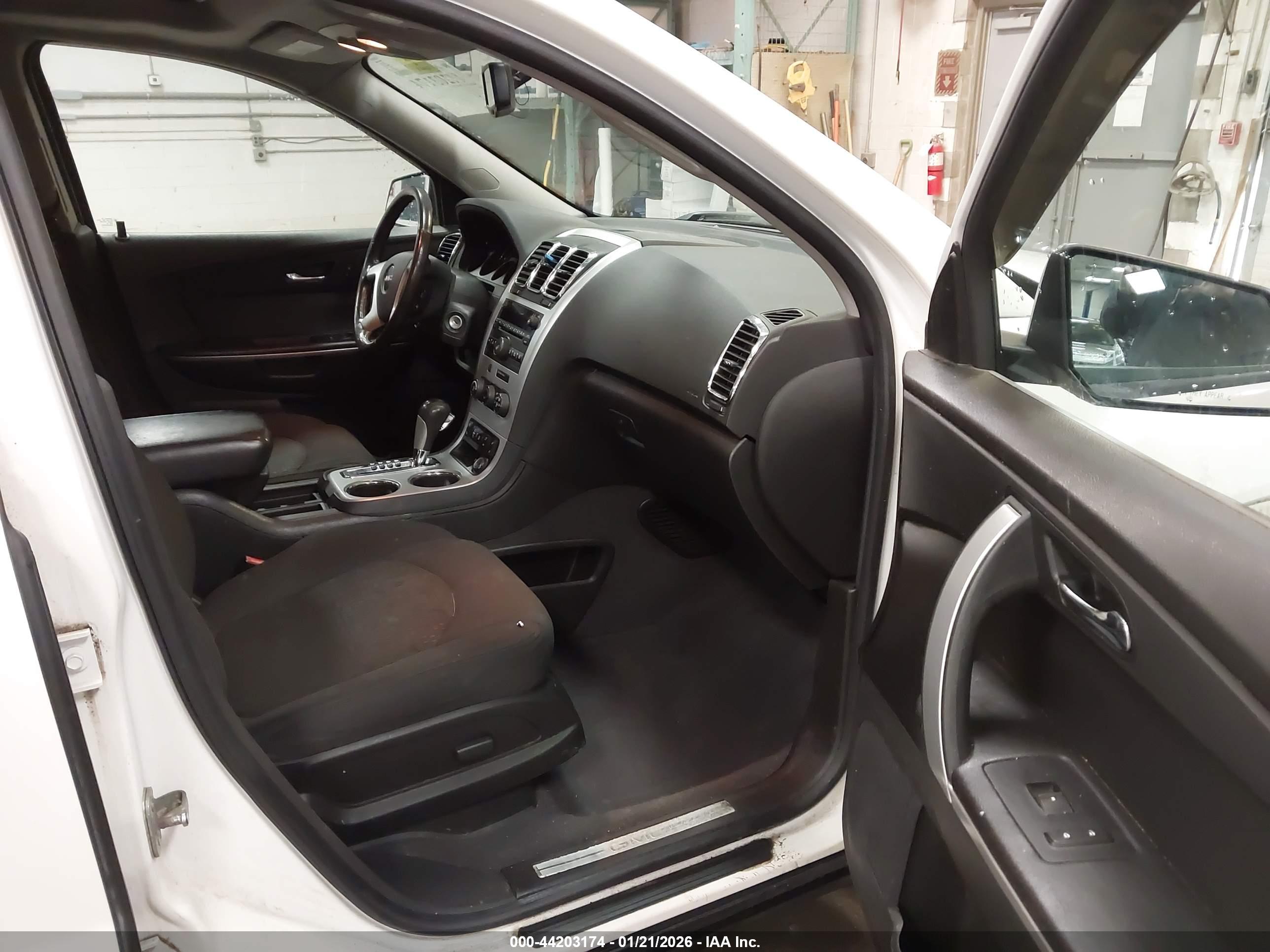 GMC ACADIA image 5