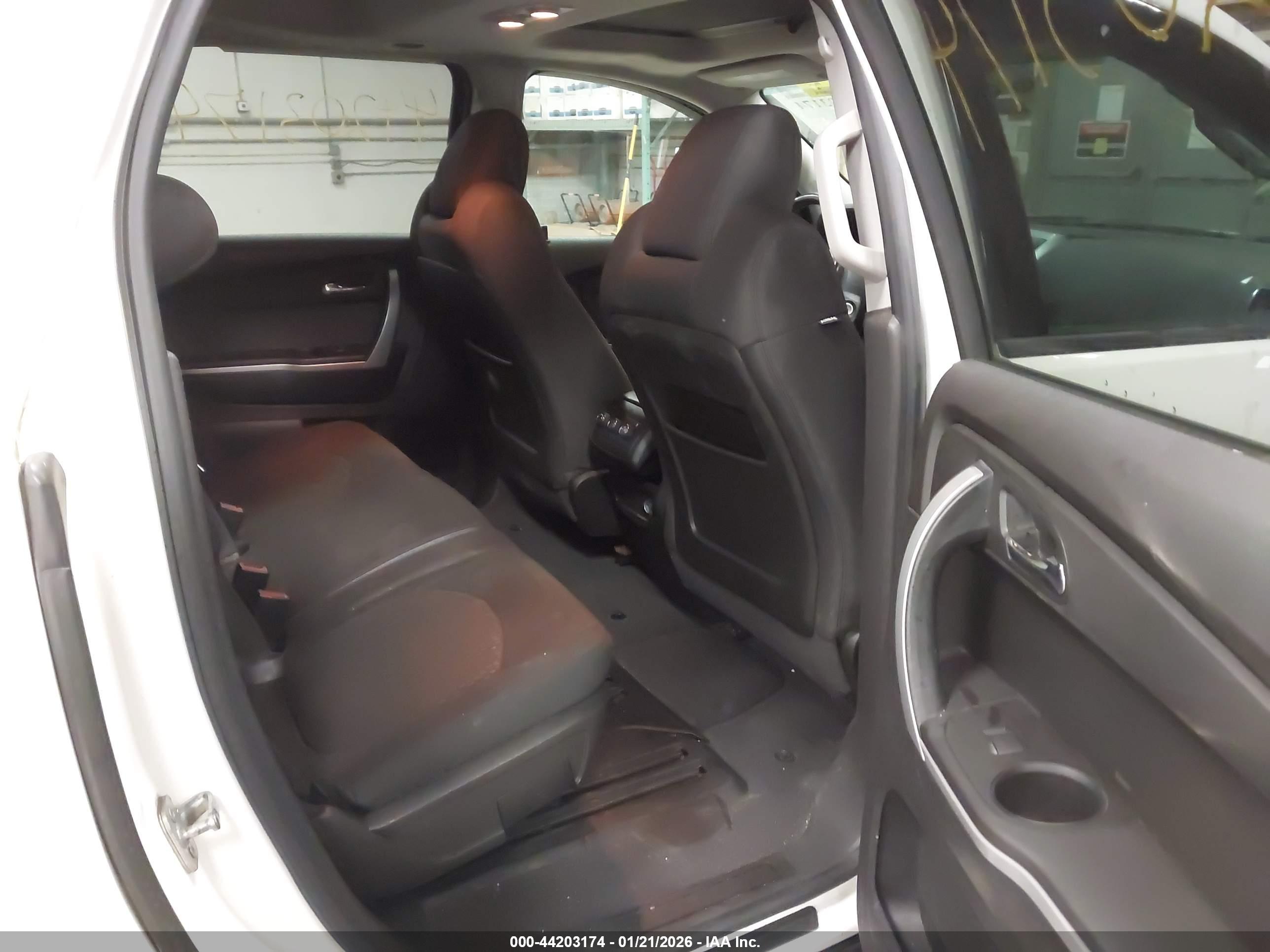 GMC ACADIA image 8