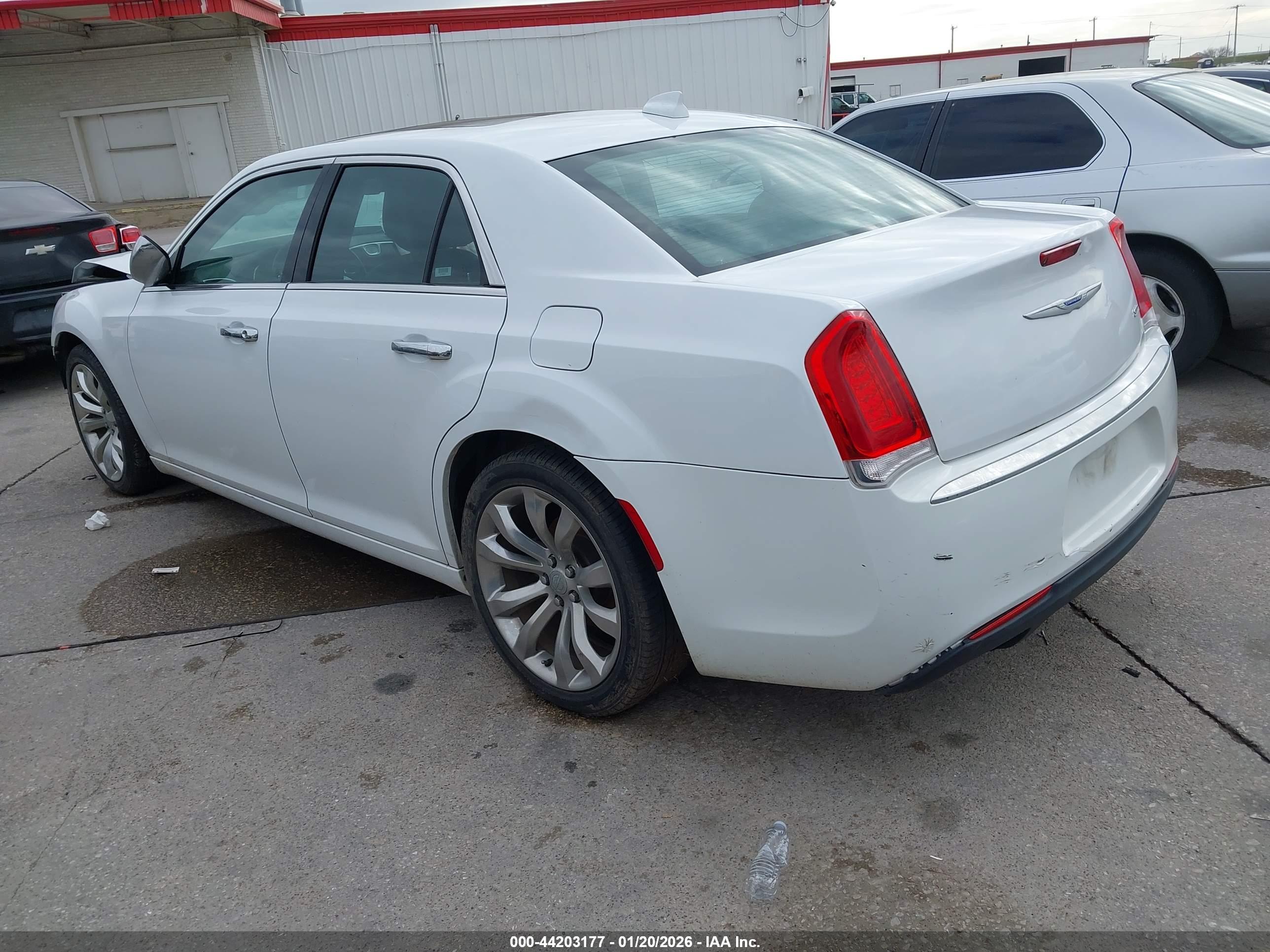 CHRYSLER 300 image 3