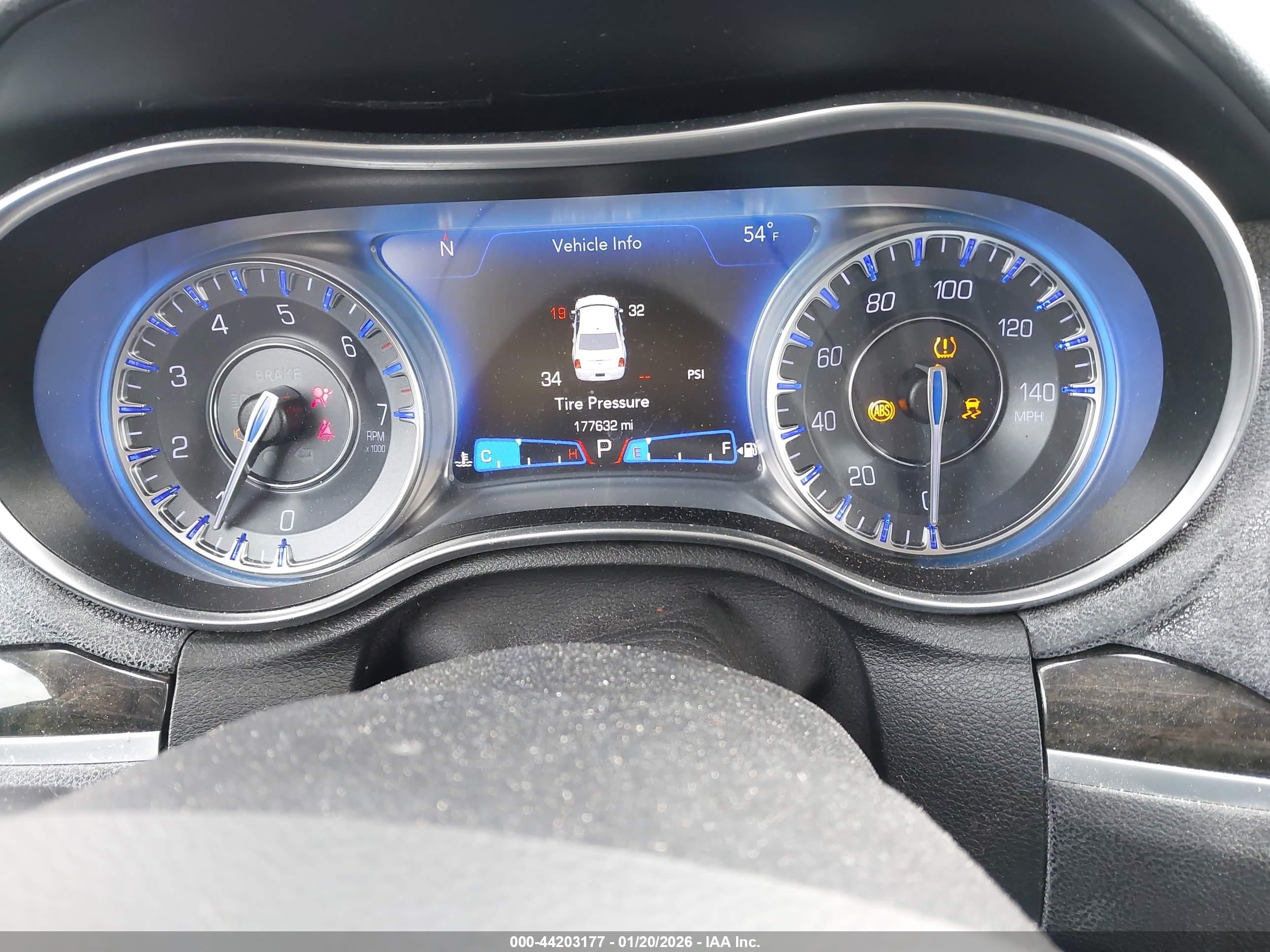 CHRYSLER 300 image 7
