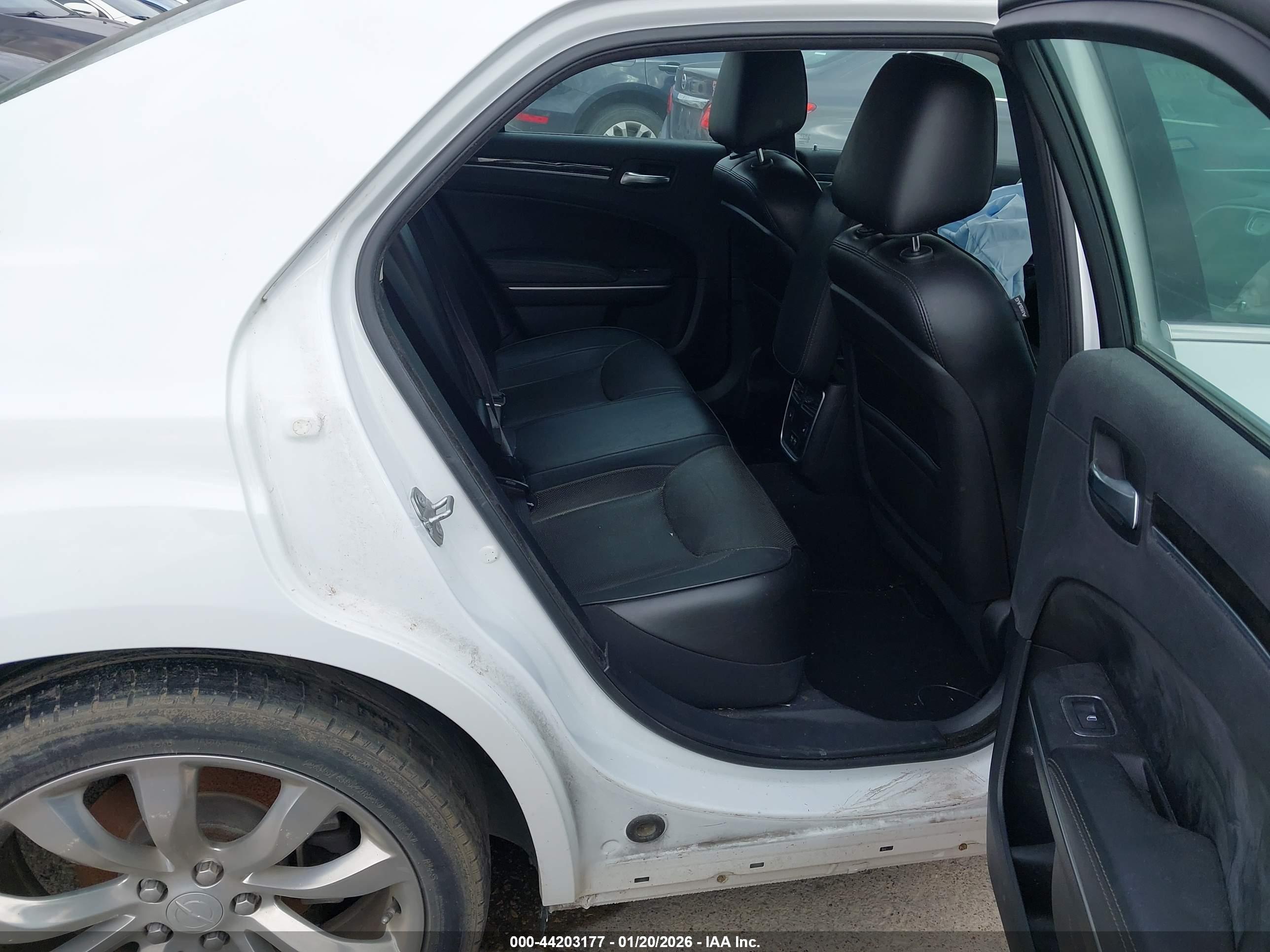 CHRYSLER 300 image 8