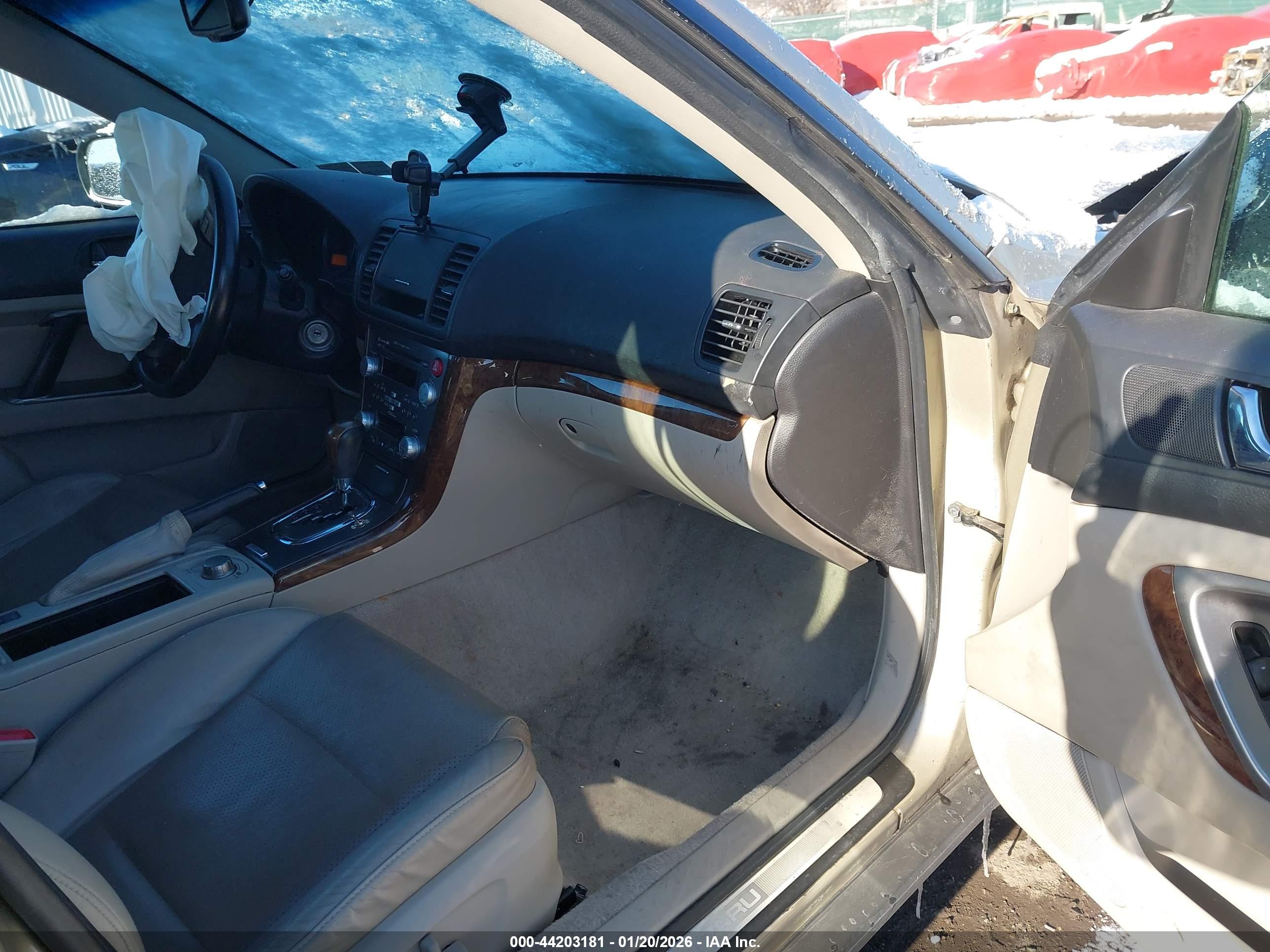 SUBARU OUTBACK image 5