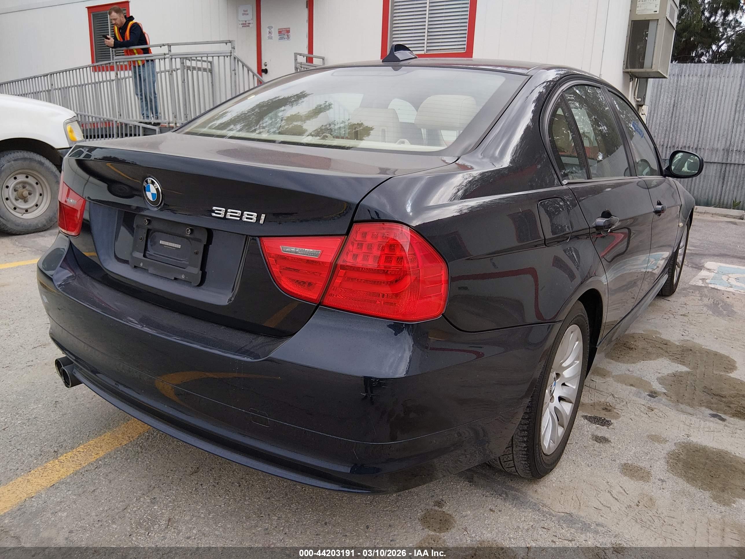 BMW 328I image 4