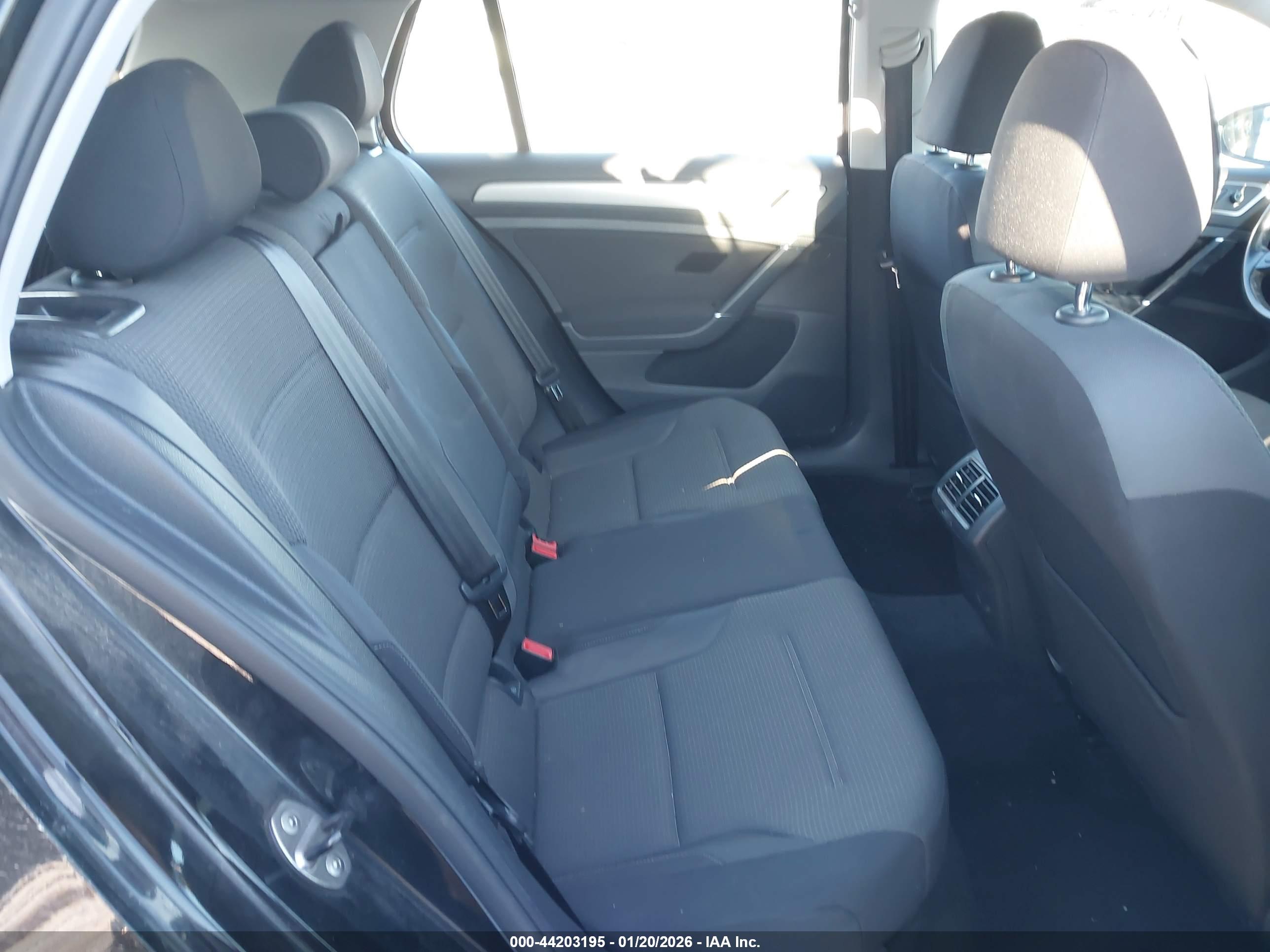 VOLKSWAGEN GOLF image 8