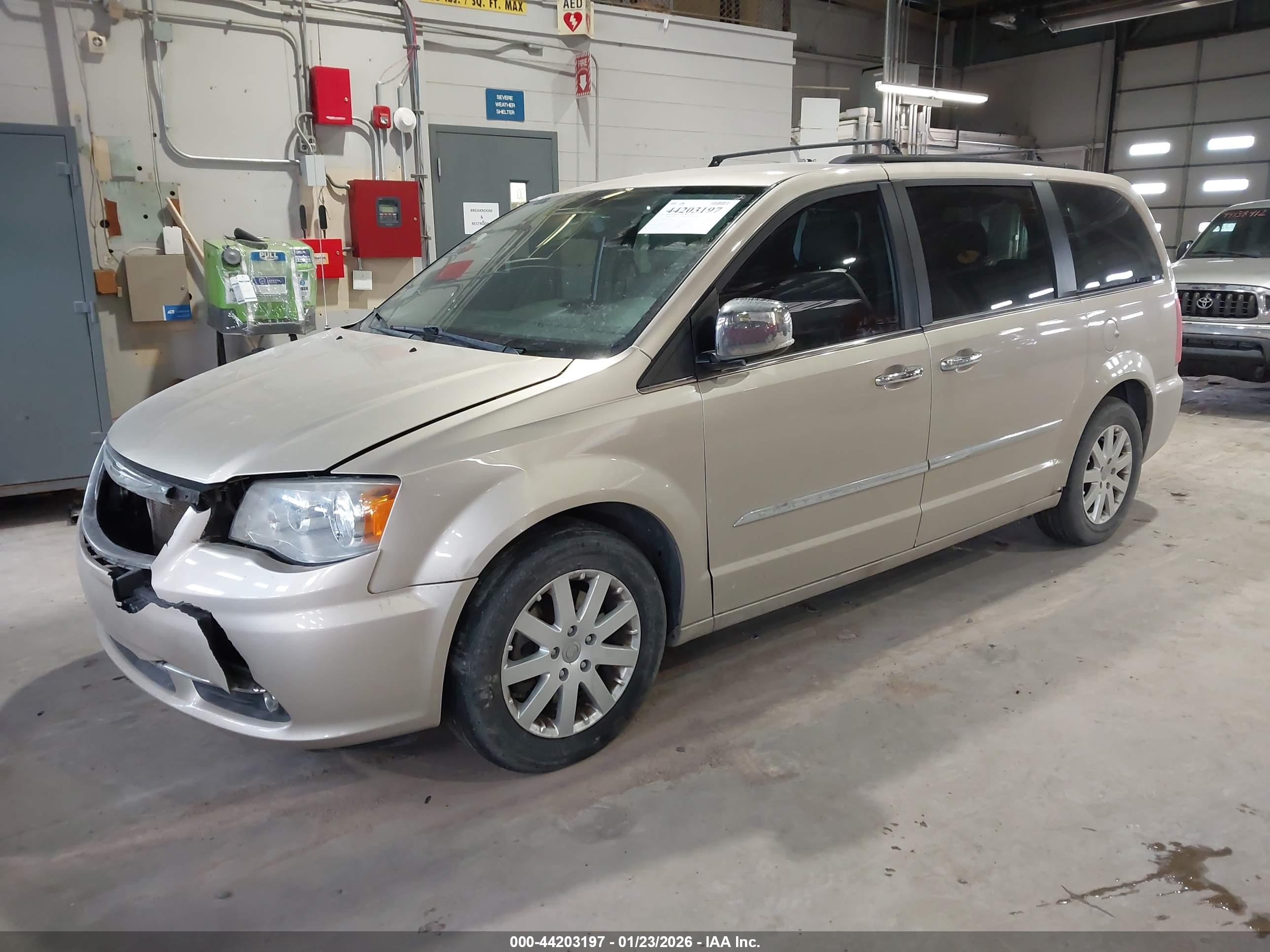 CHRYSLER TOWN image 2