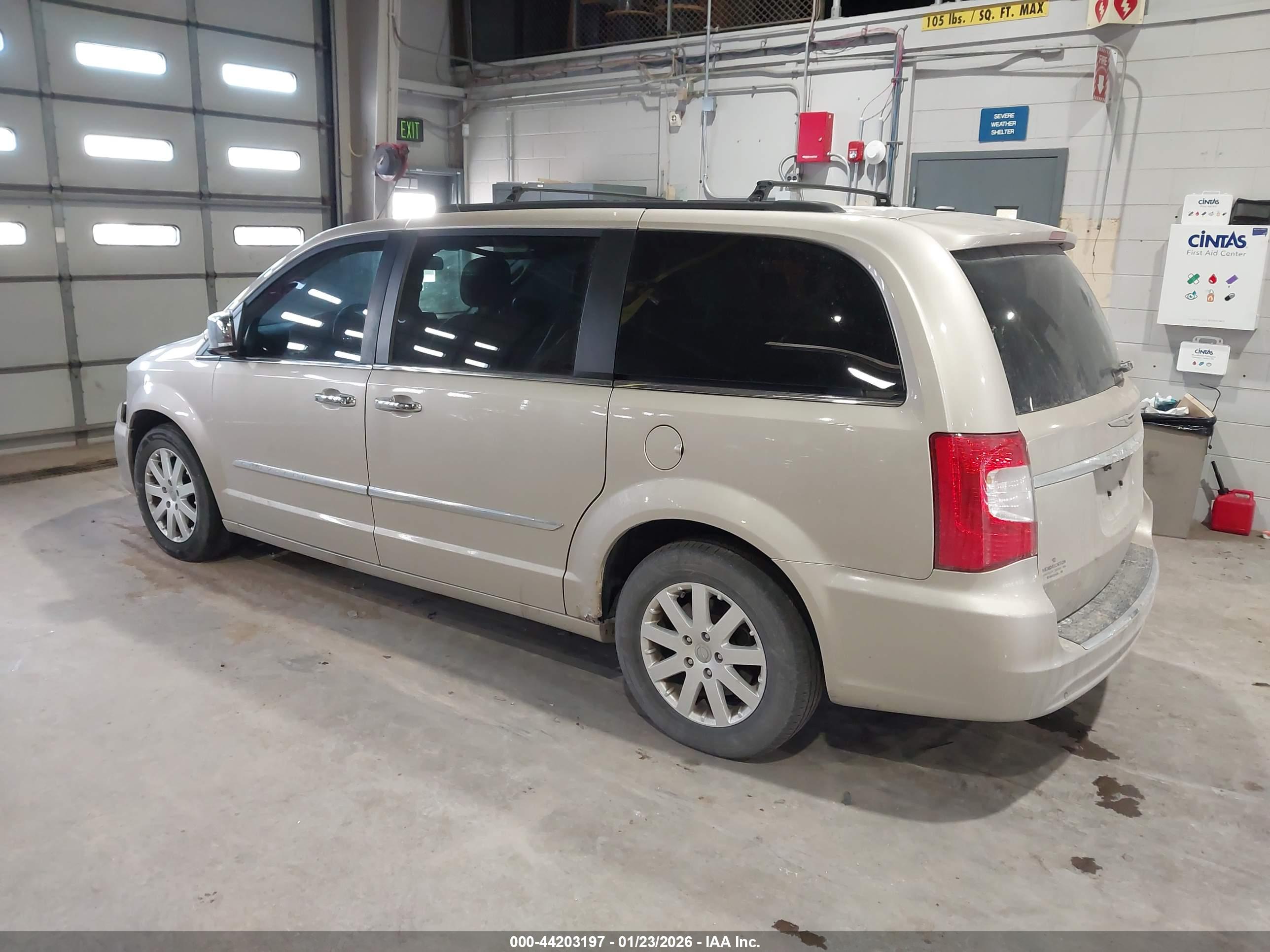CHRYSLER TOWN image 3