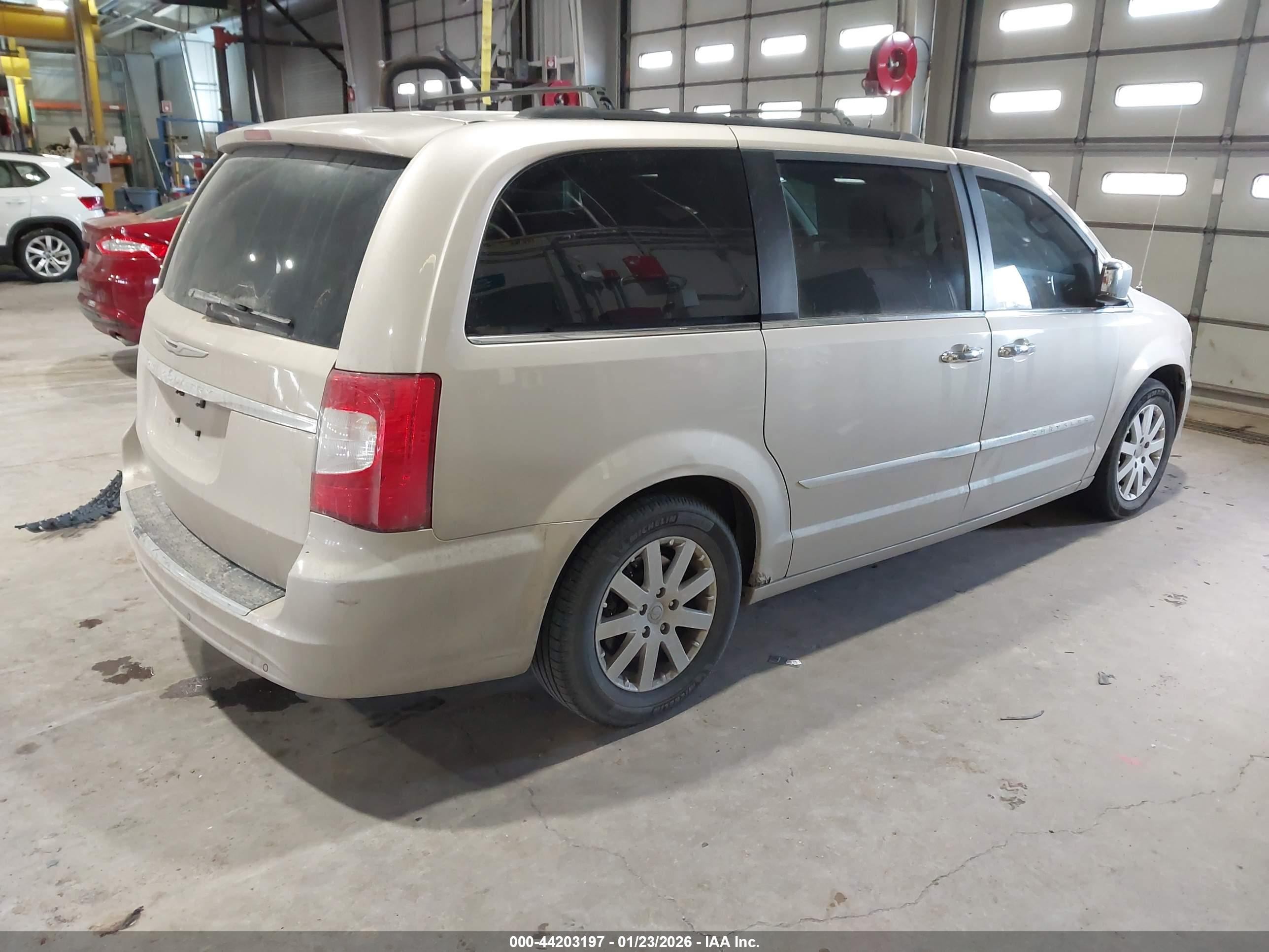 CHRYSLER TOWN image 4