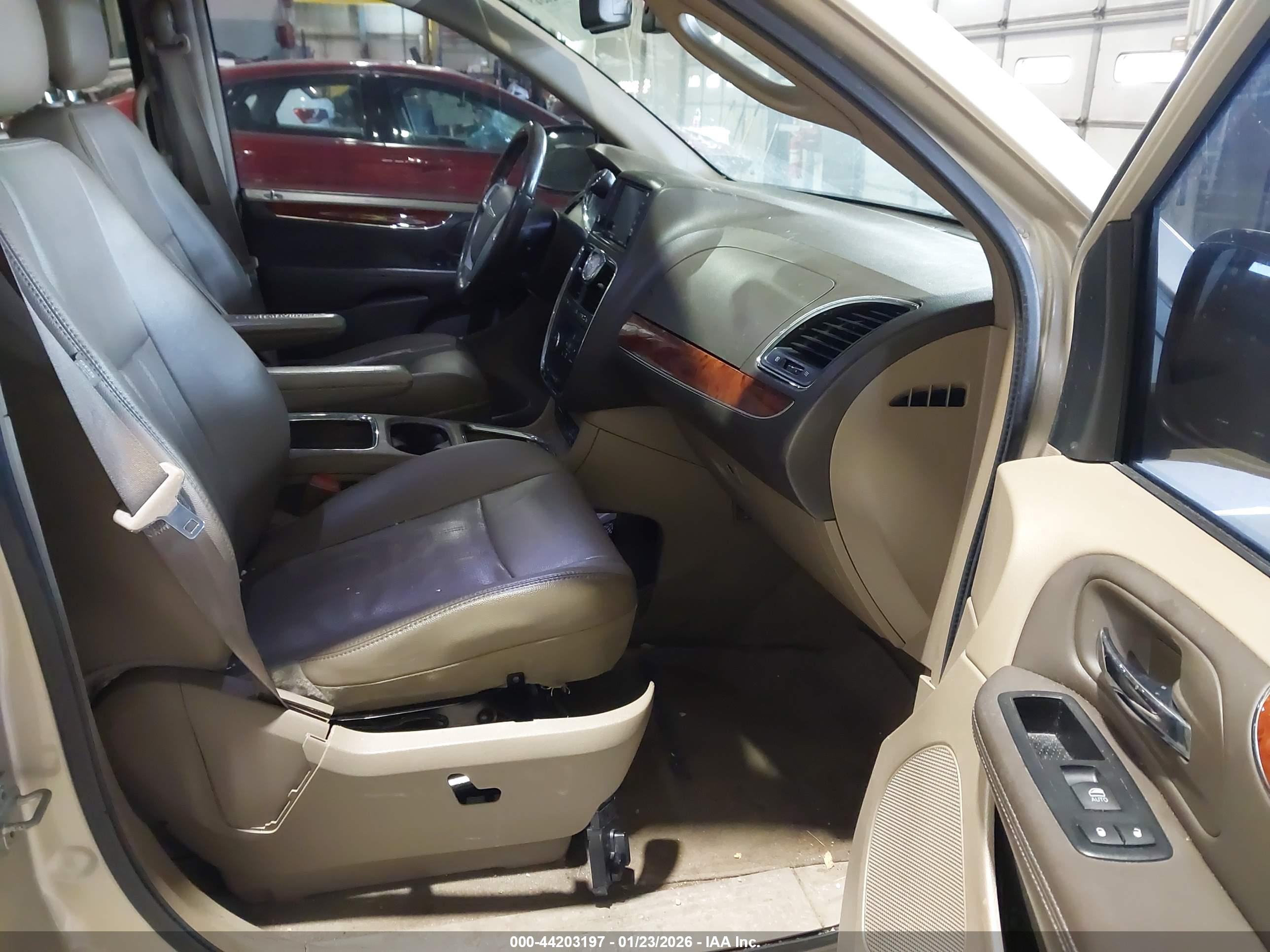 CHRYSLER TOWN image 5