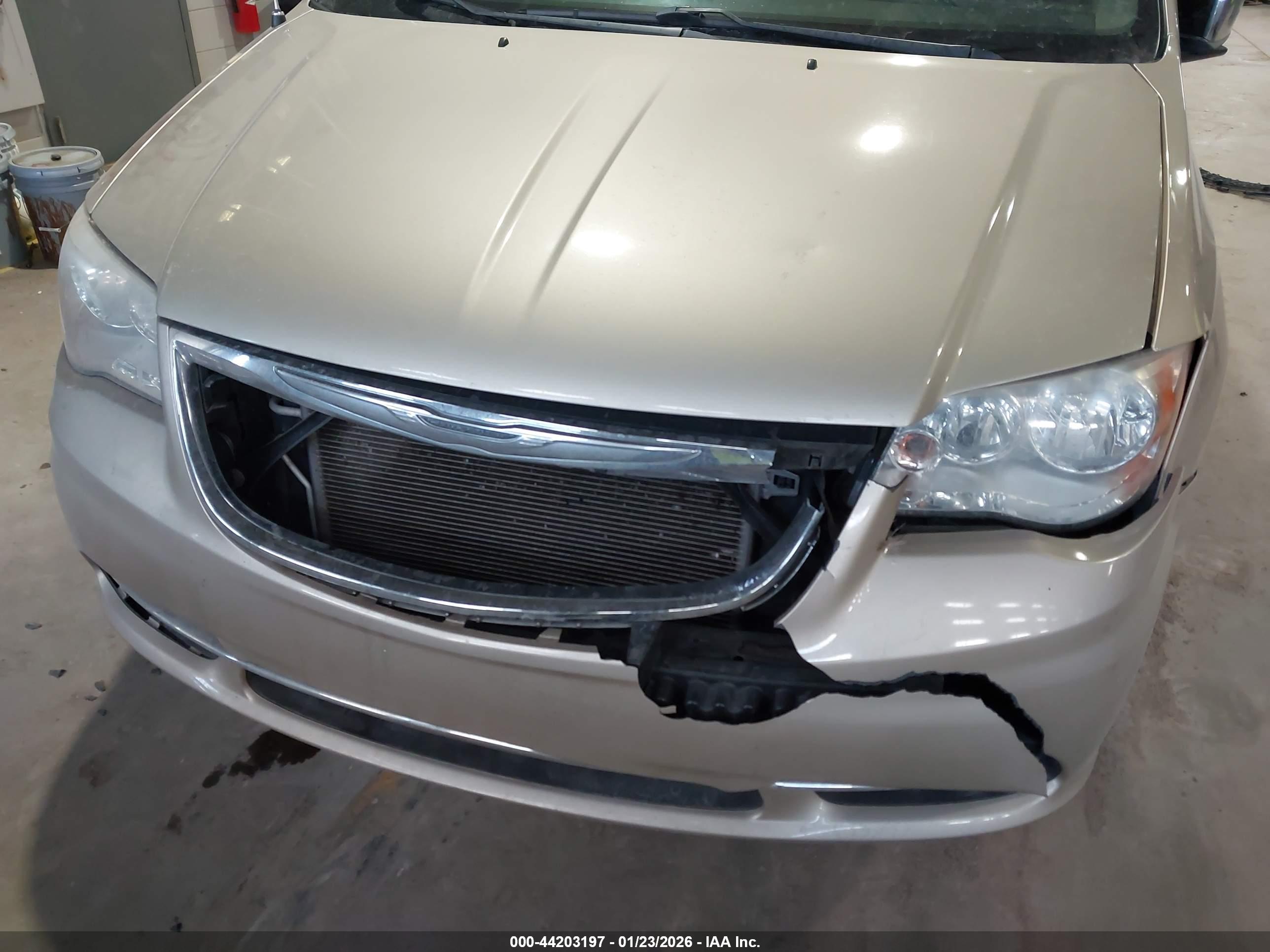 CHRYSLER TOWN image 6