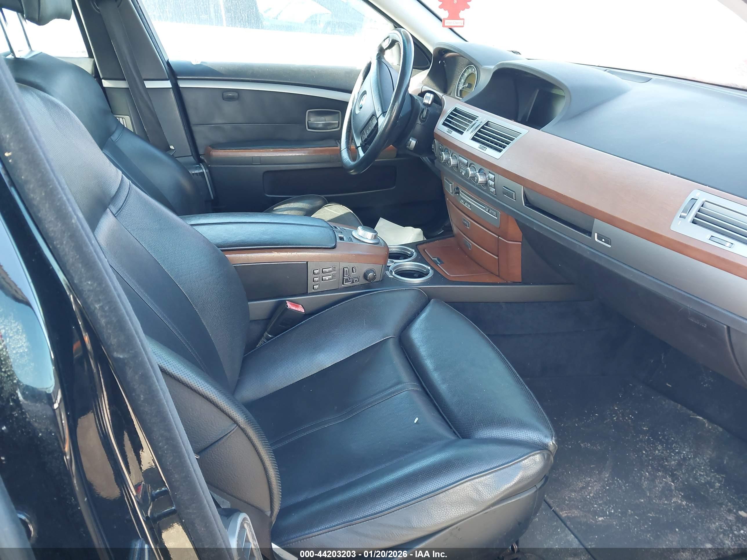 BMW 750I image 5