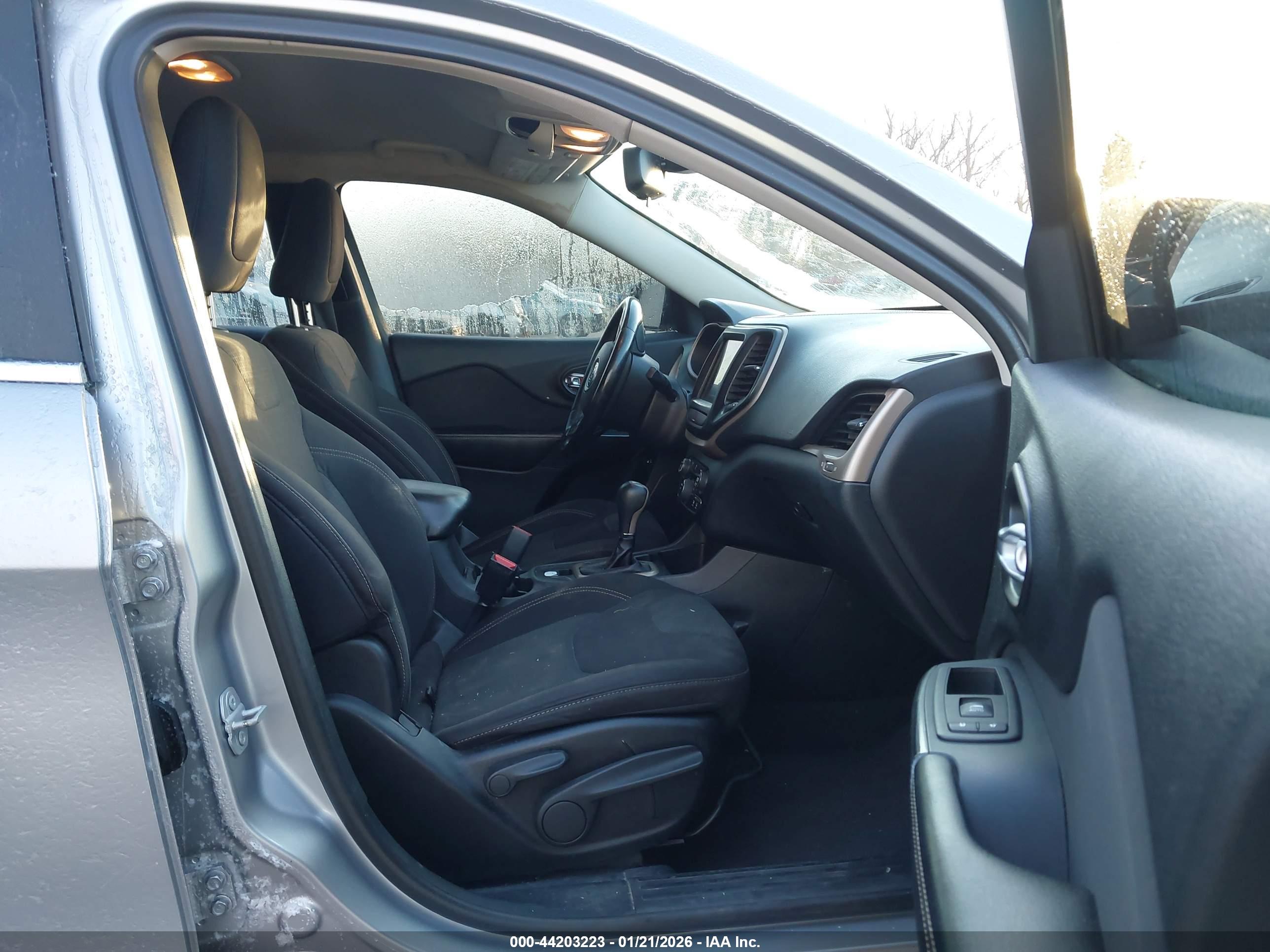 JEEP CHEROKEE image 5