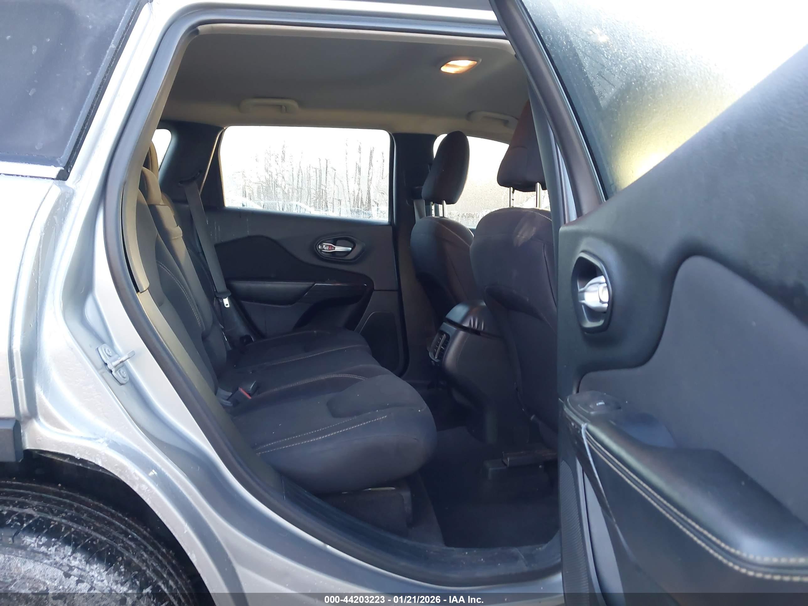 JEEP CHEROKEE image 8
