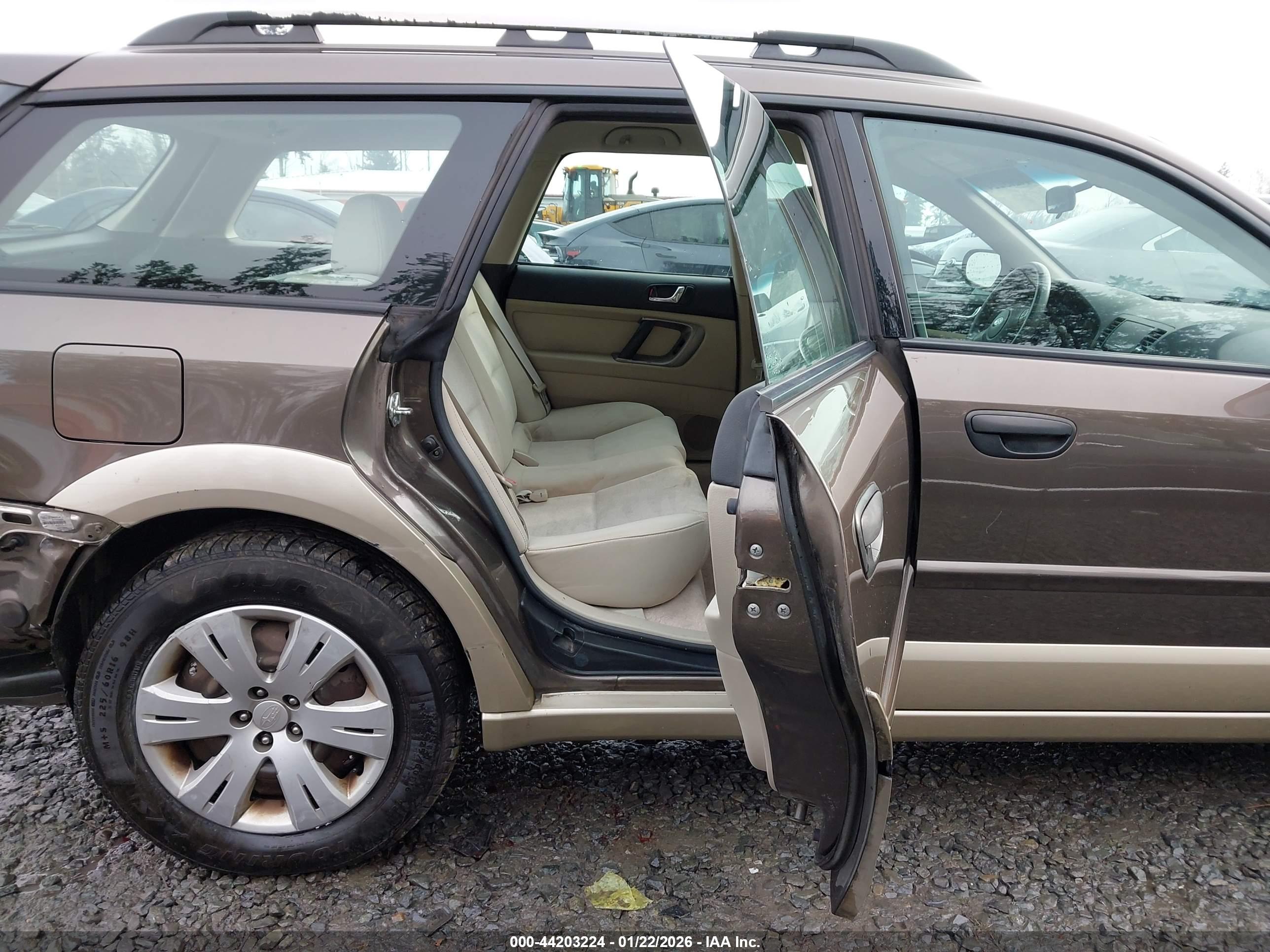 SUBARU OUTBACK image 8