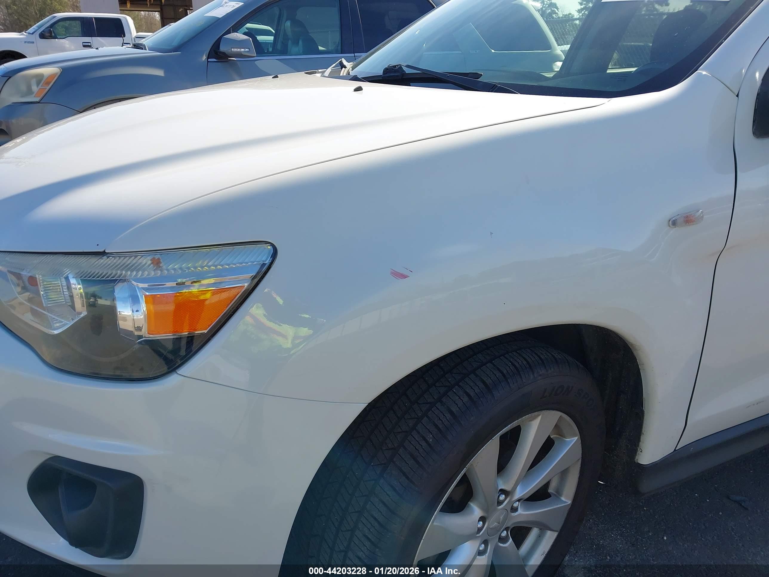 MITSUBISHI OUTLANDER image 6