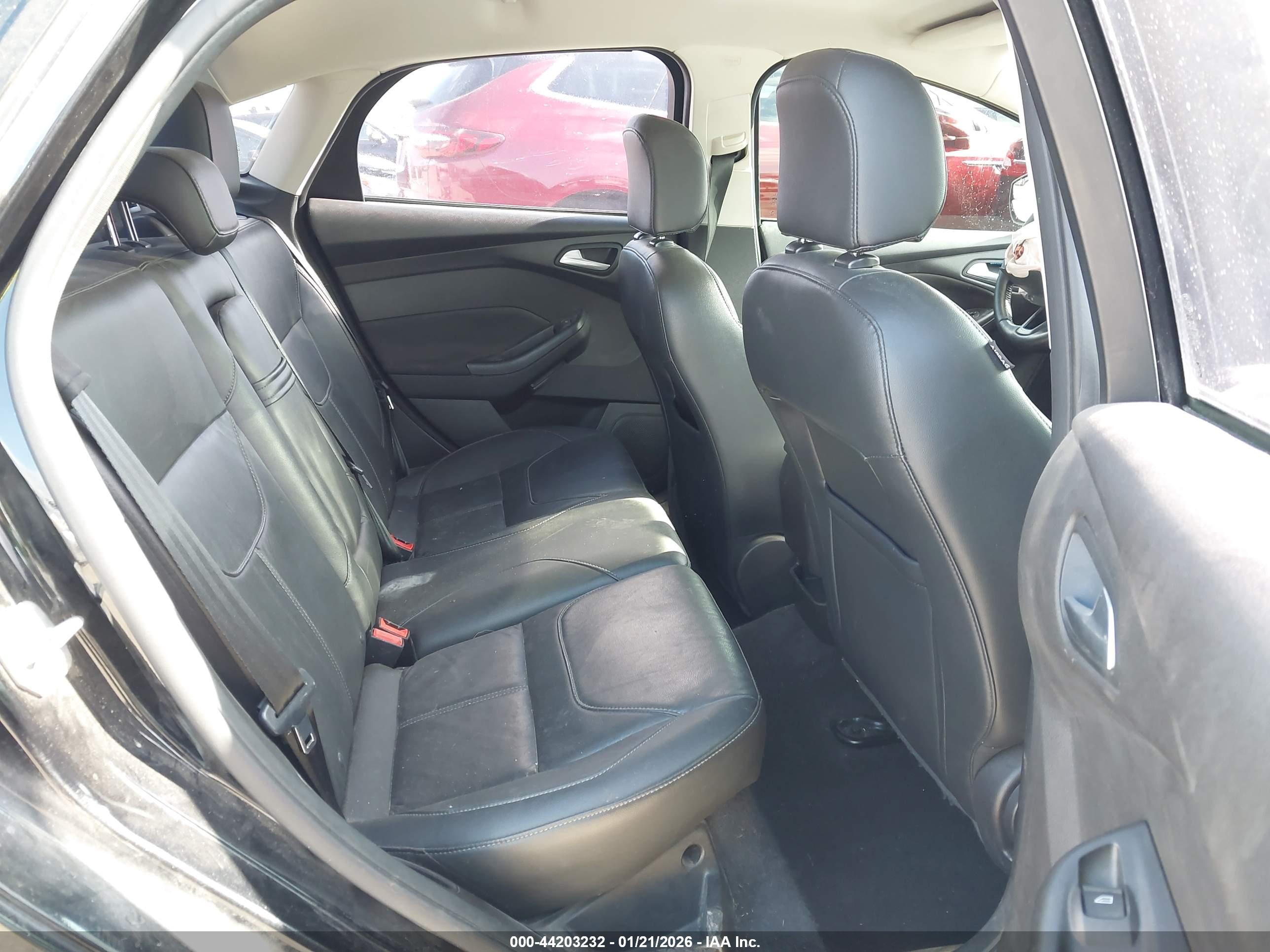 FORD FOCUS image 8