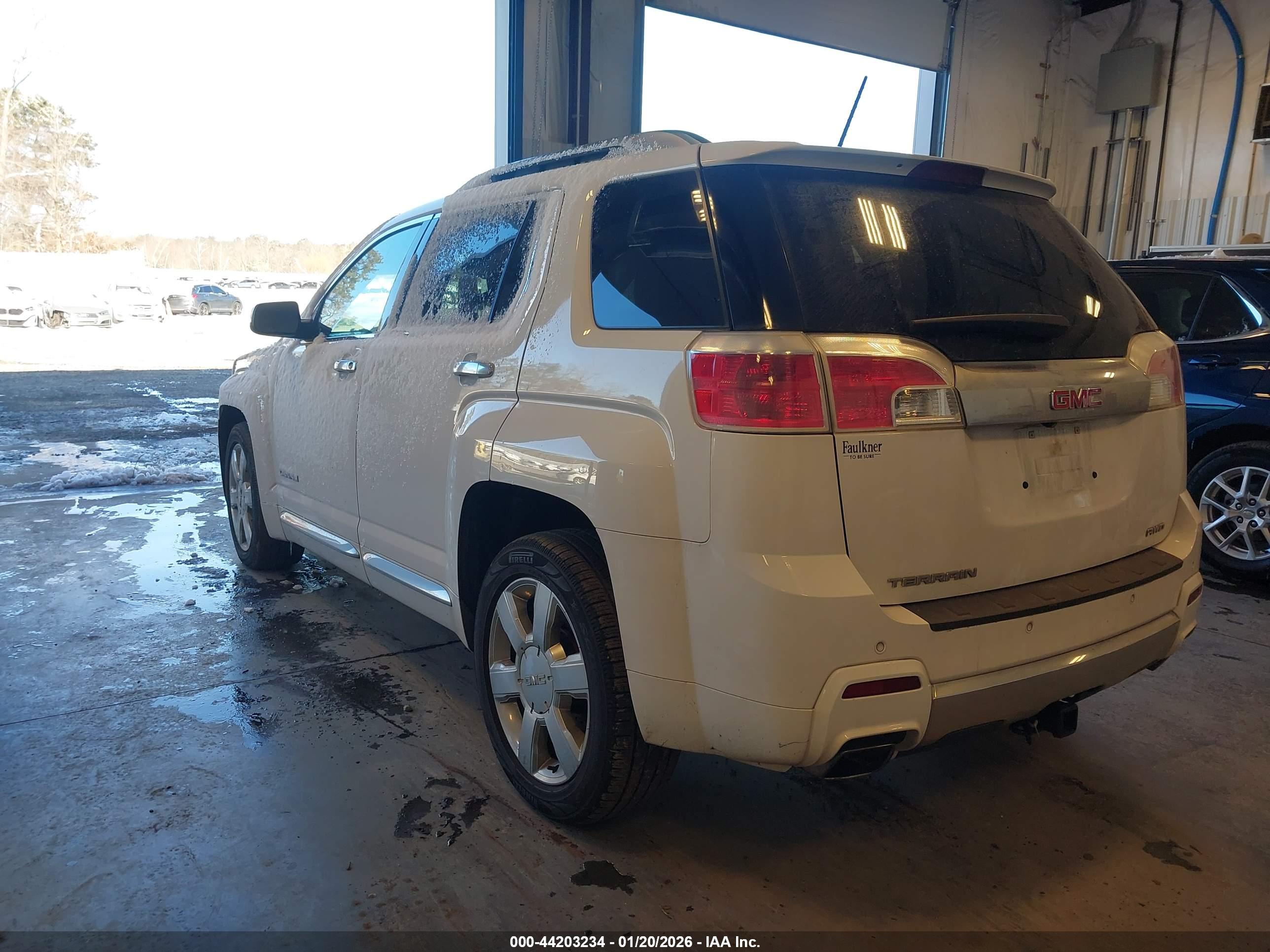 GMC TERRAIN image 3