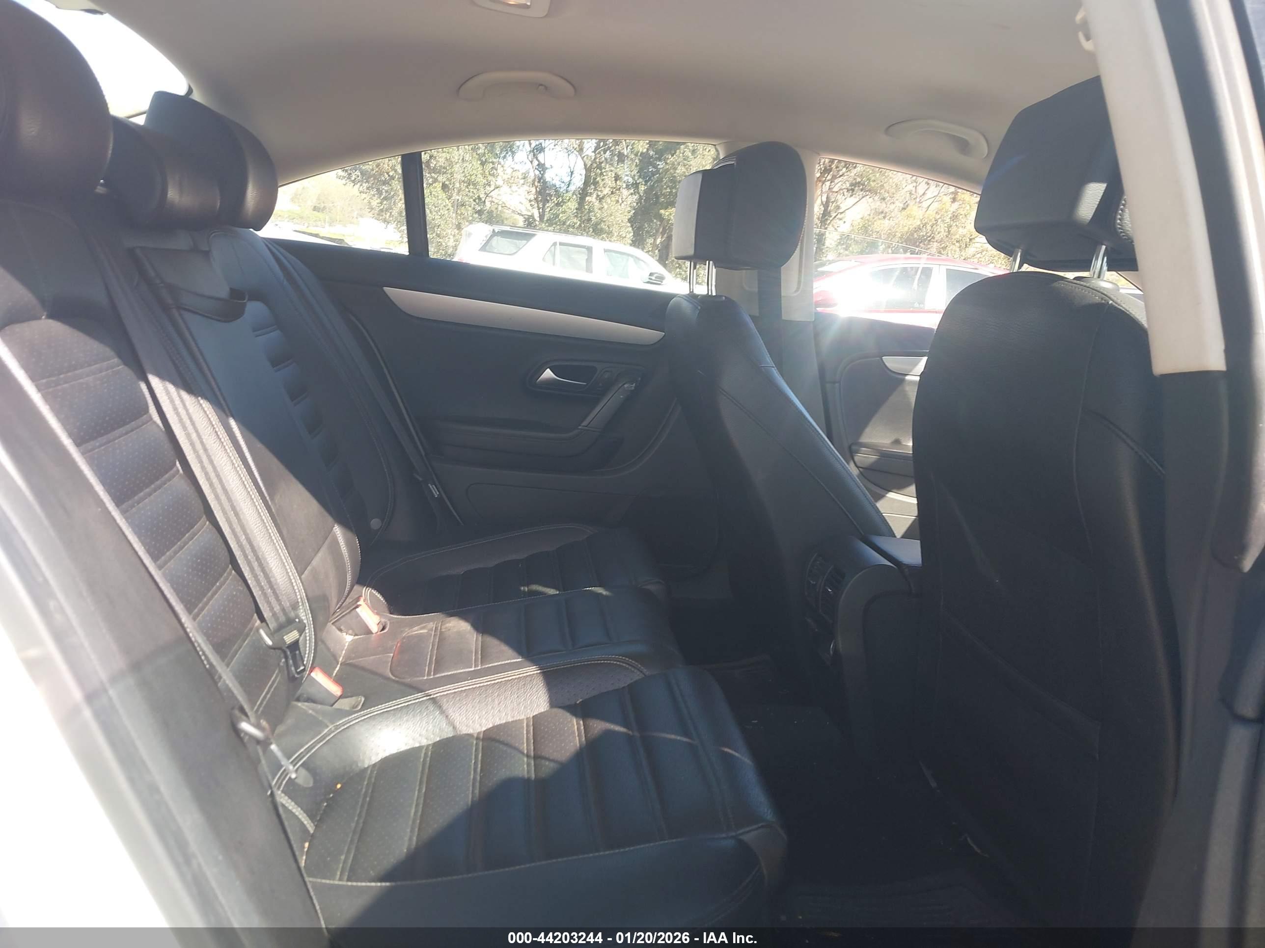 VOLKSWAGEN CC image 8