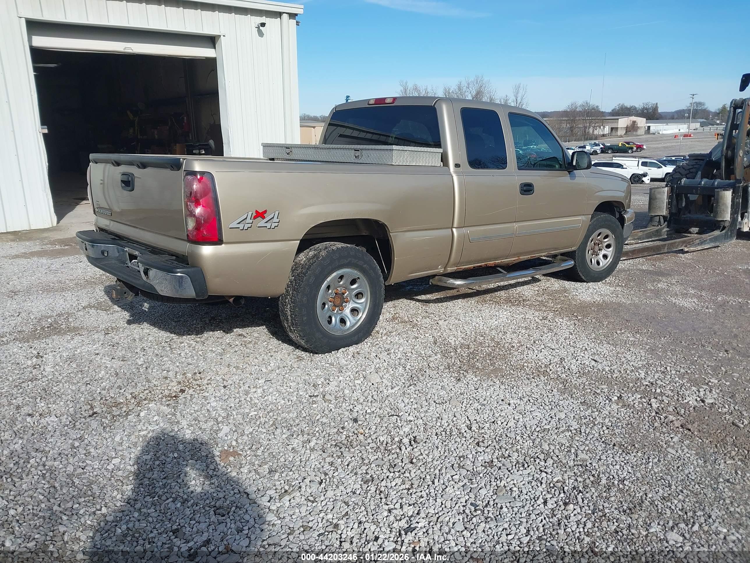 CHEVROLET SILVERADO image 4