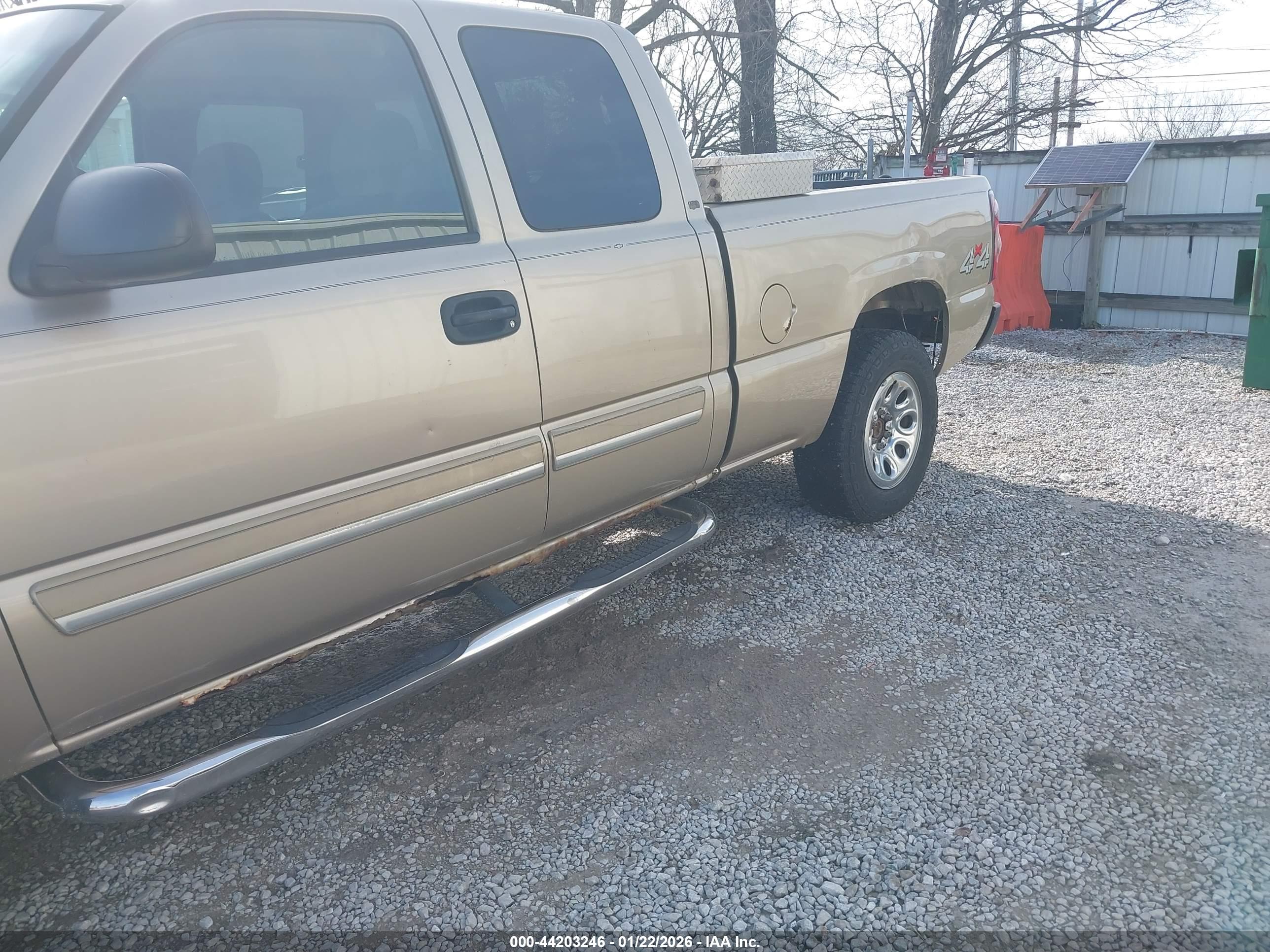CHEVROLET SILVERADO image 6