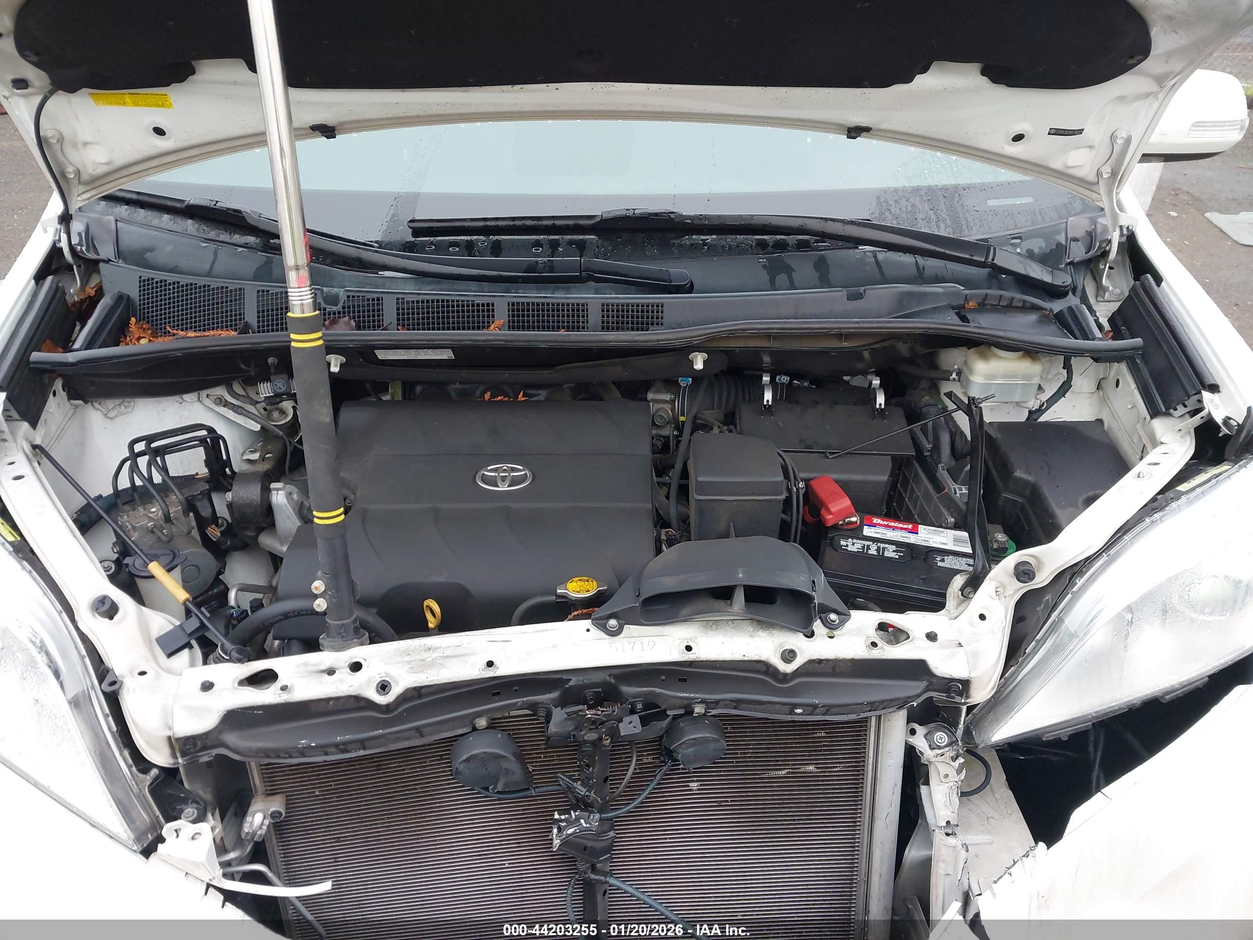 TOYOTA SIENNA image 10