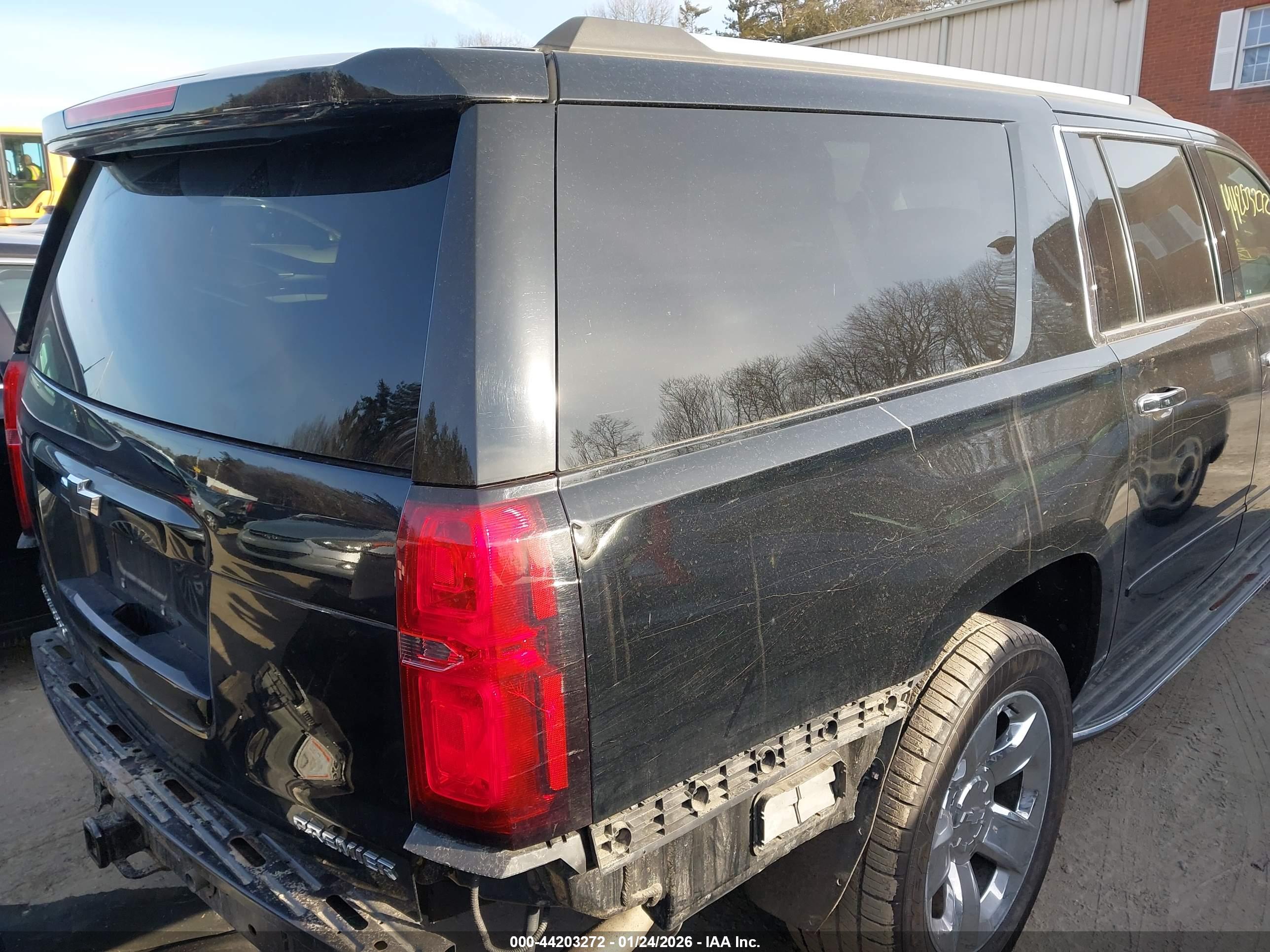 CHEVROLET SUBURBAN image 4