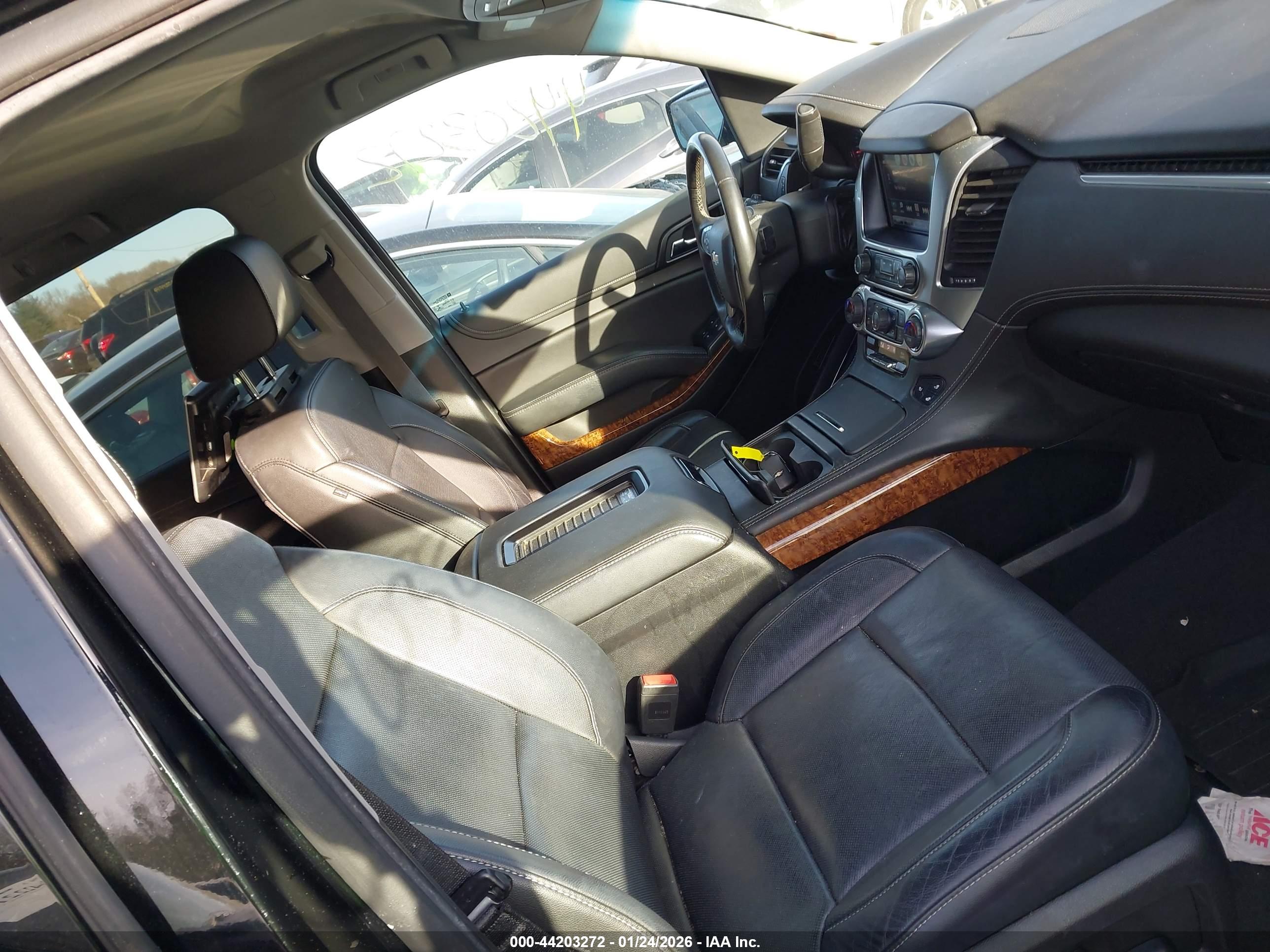 CHEVROLET SUBURBAN image 5
