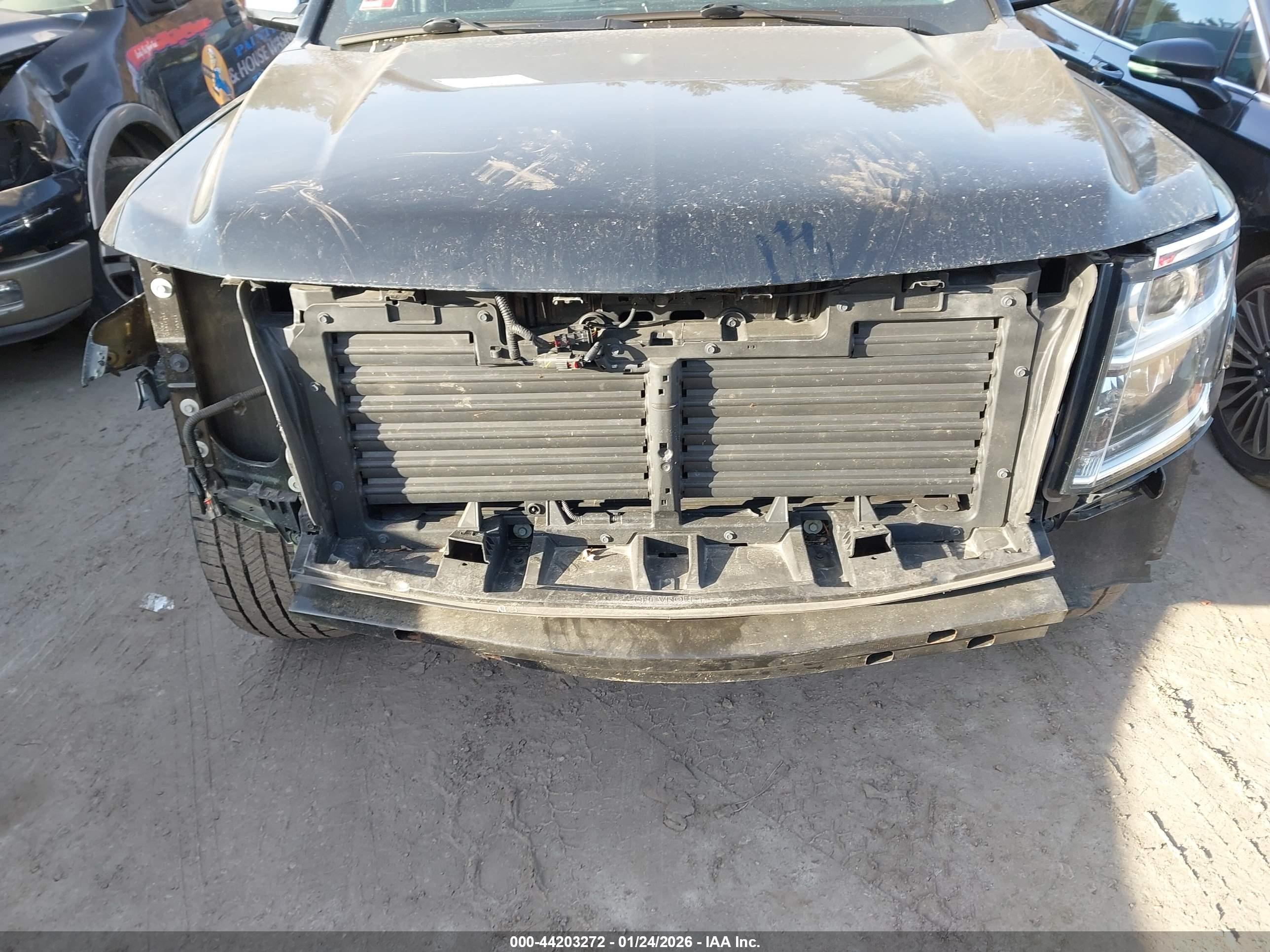 CHEVROLET SUBURBAN image 6