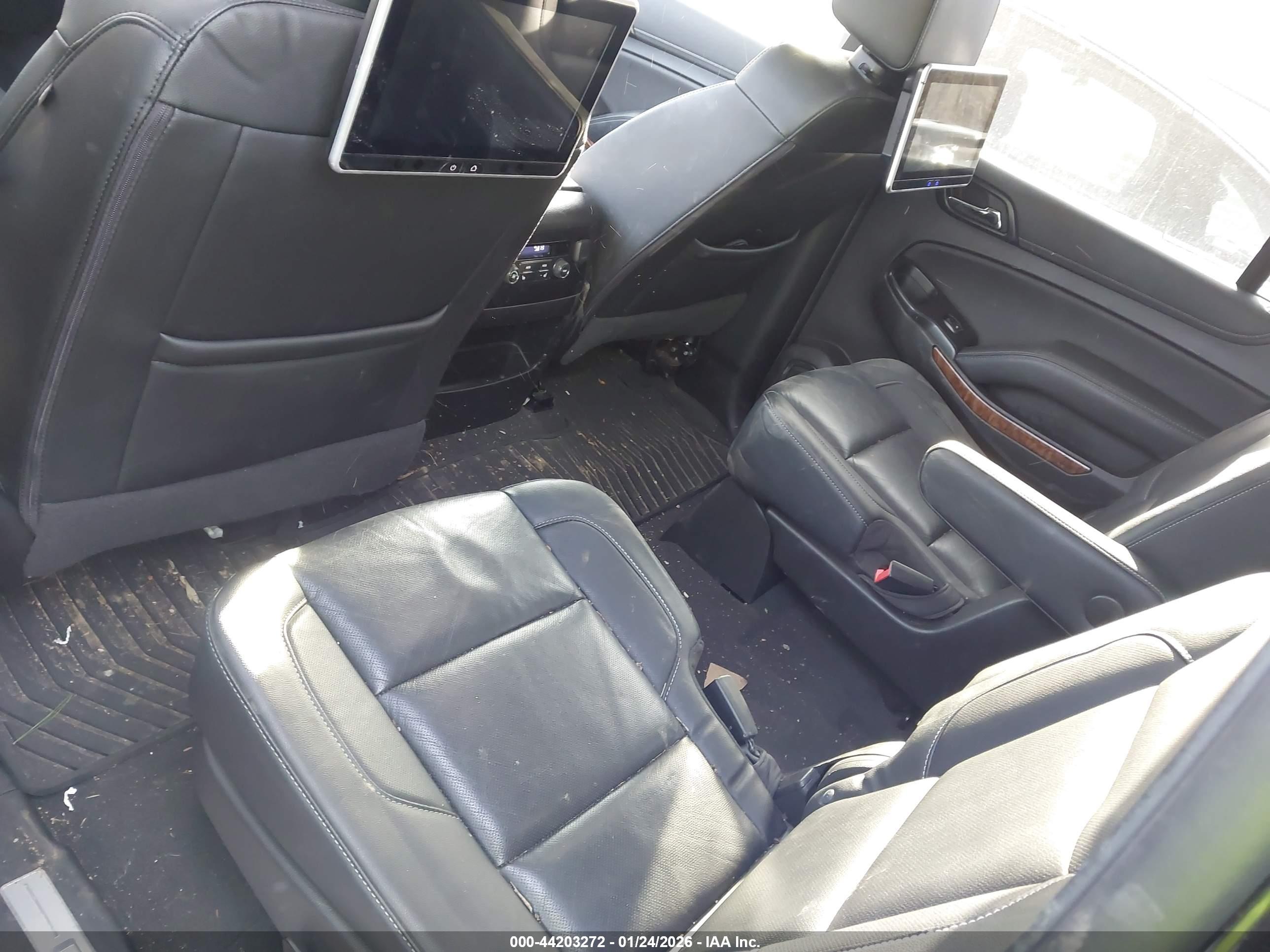 CHEVROLET SUBURBAN image 8
