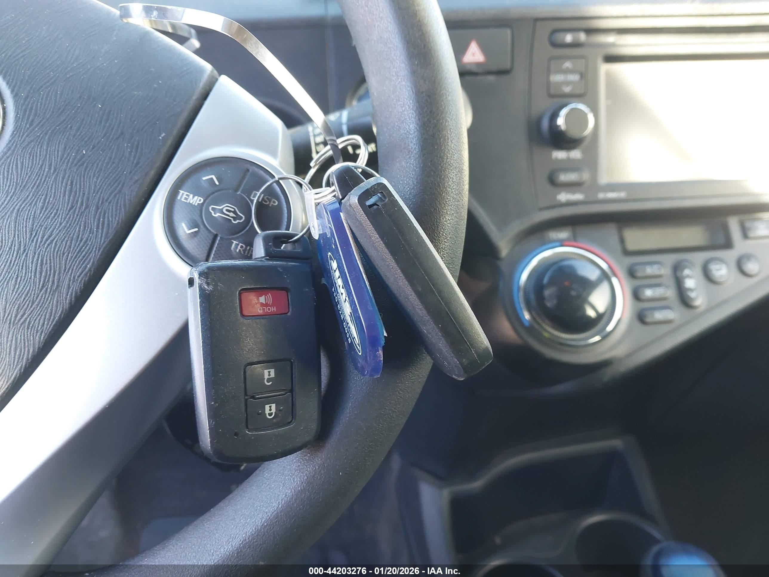 TOYOTA PRIUS image 11