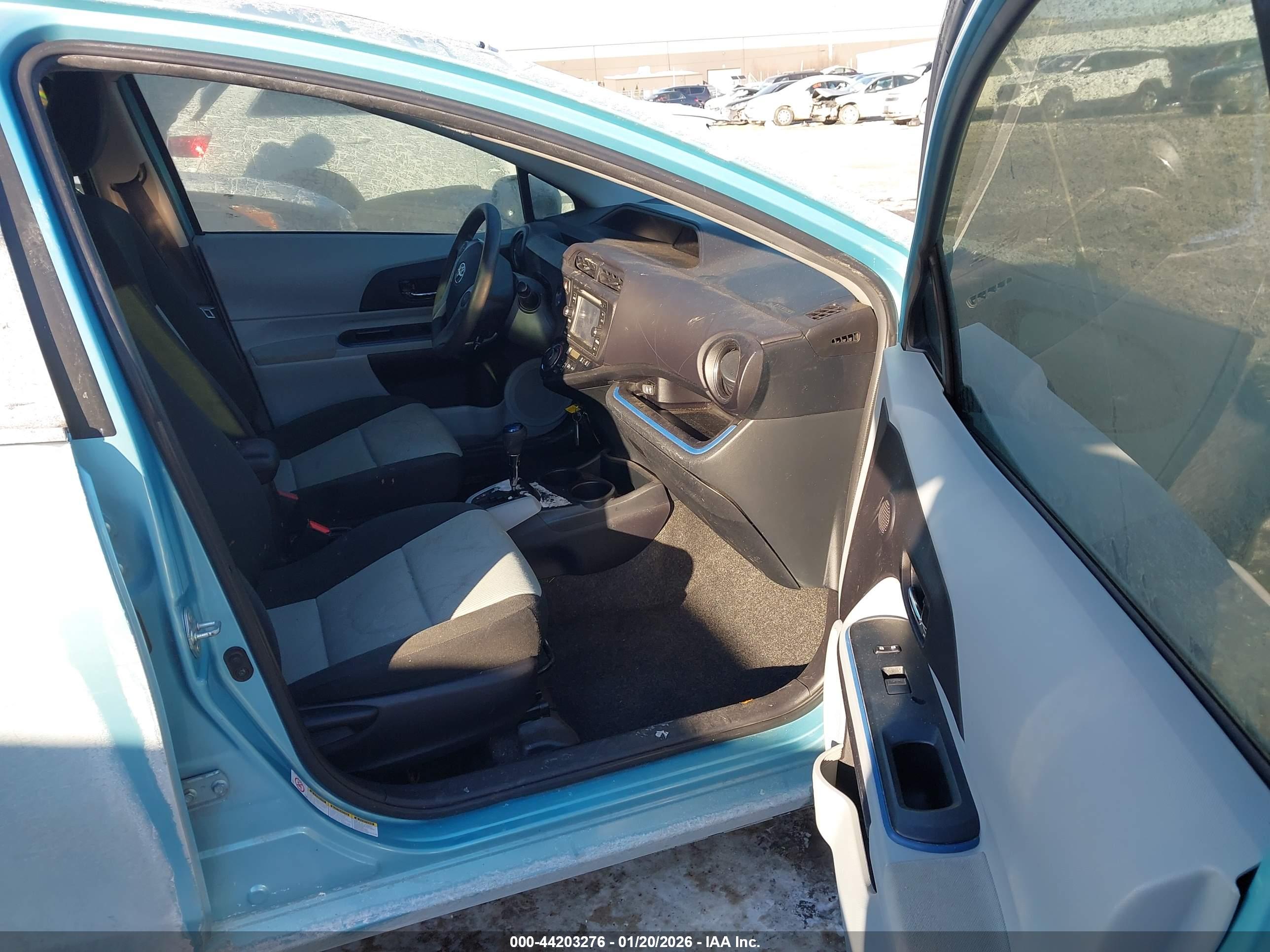 TOYOTA PRIUS image 5