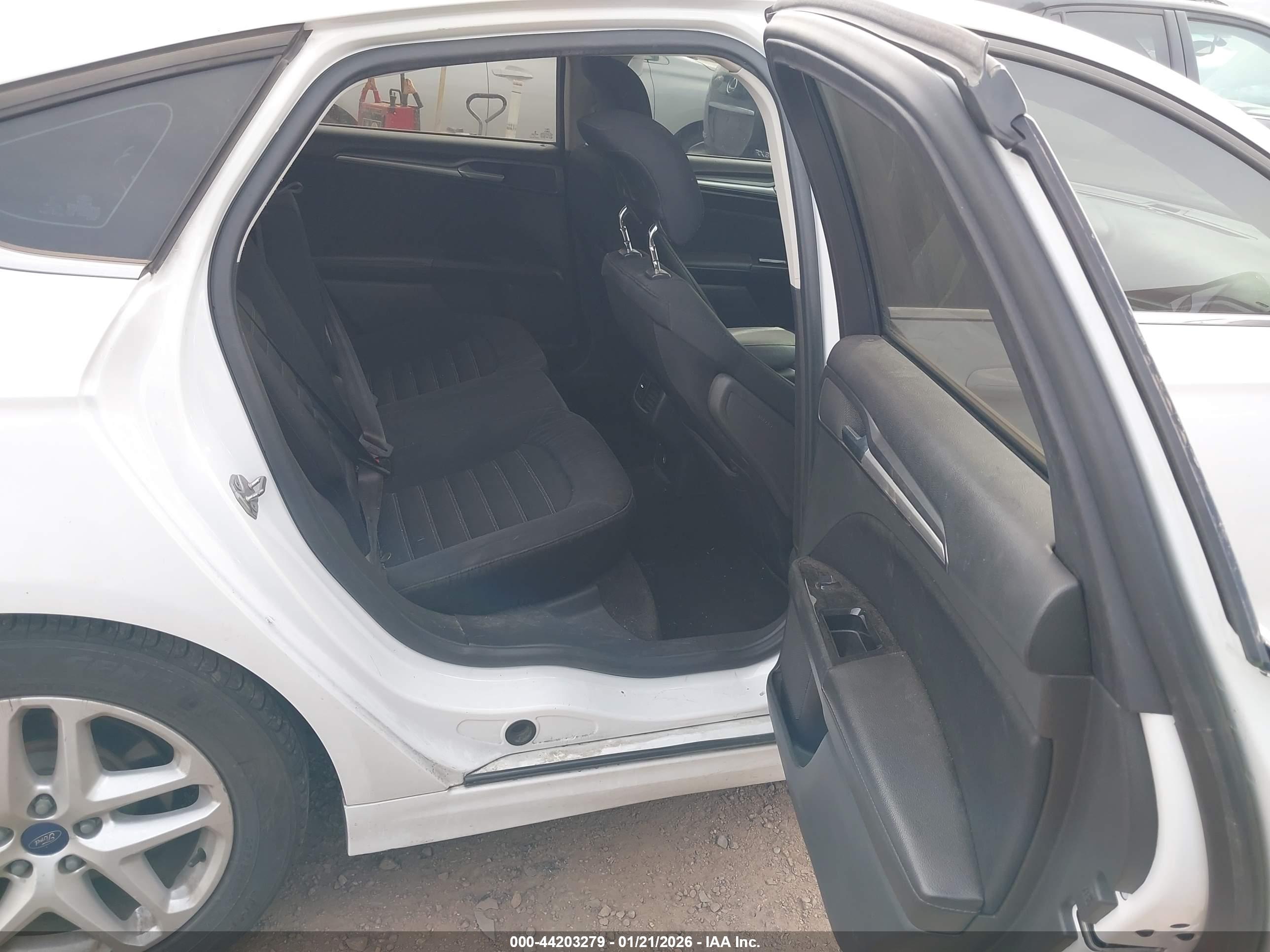 FORD FUSION image 8