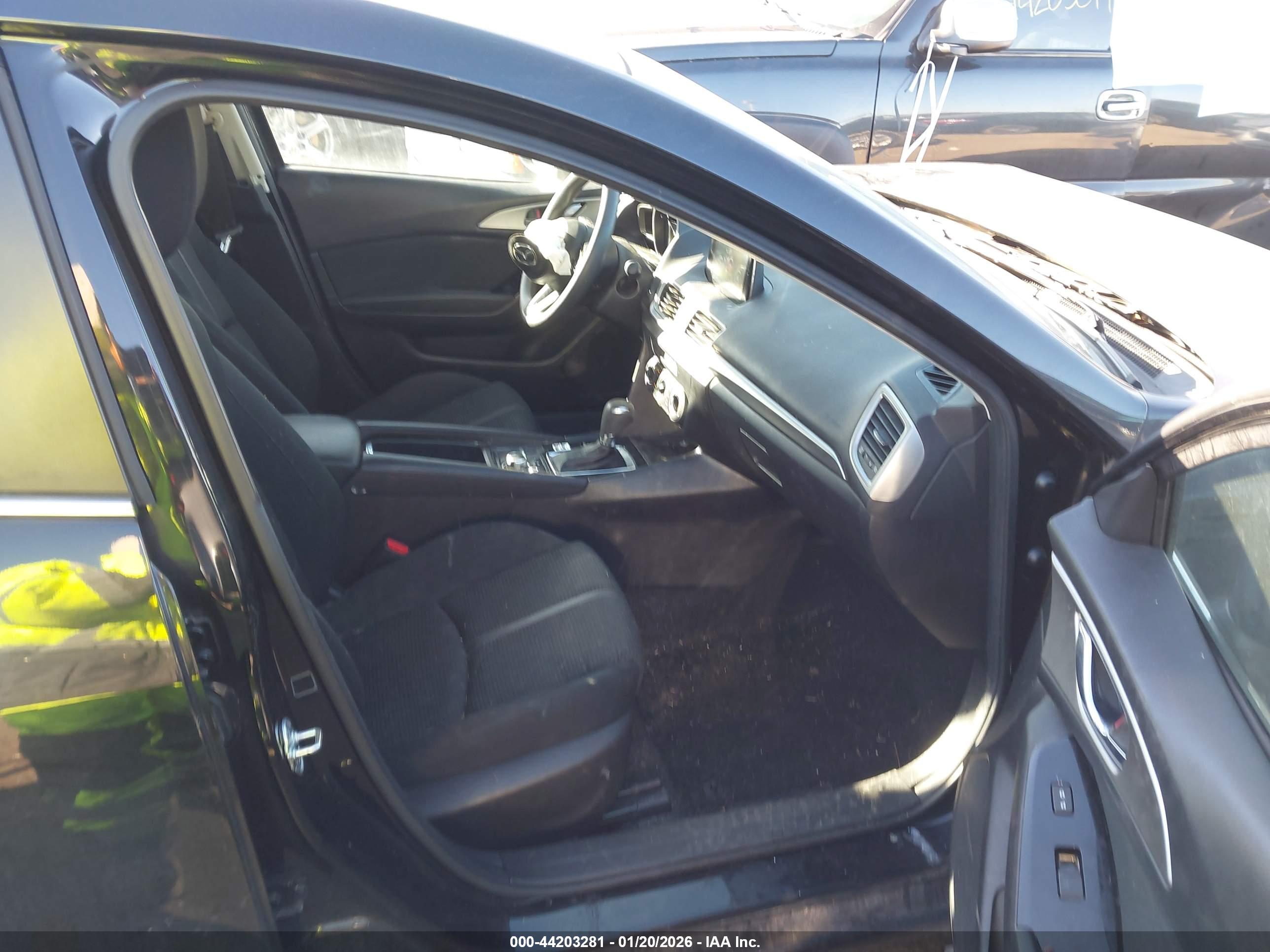 MAZDA MAZDA3 image 5