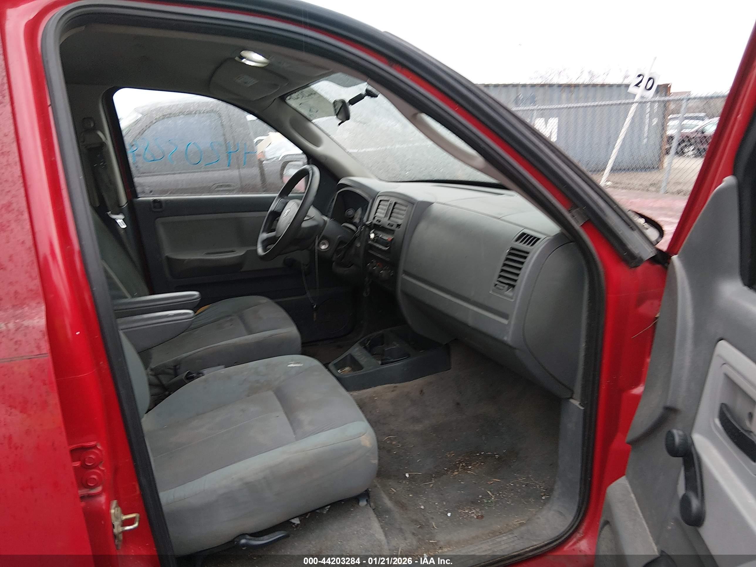 DODGE DAKOTA image 5