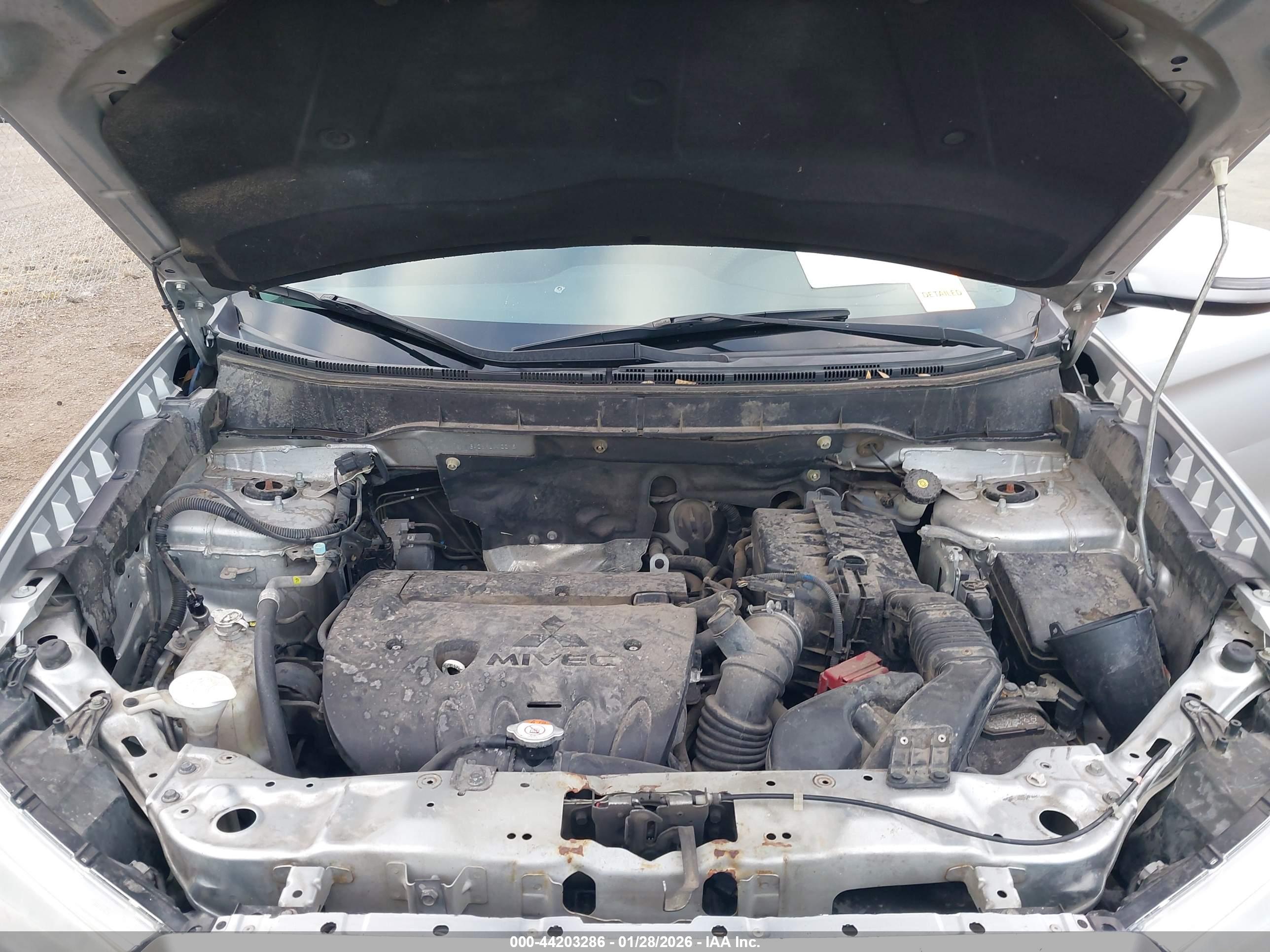 MITSUBISHI OUTLANDER image 10