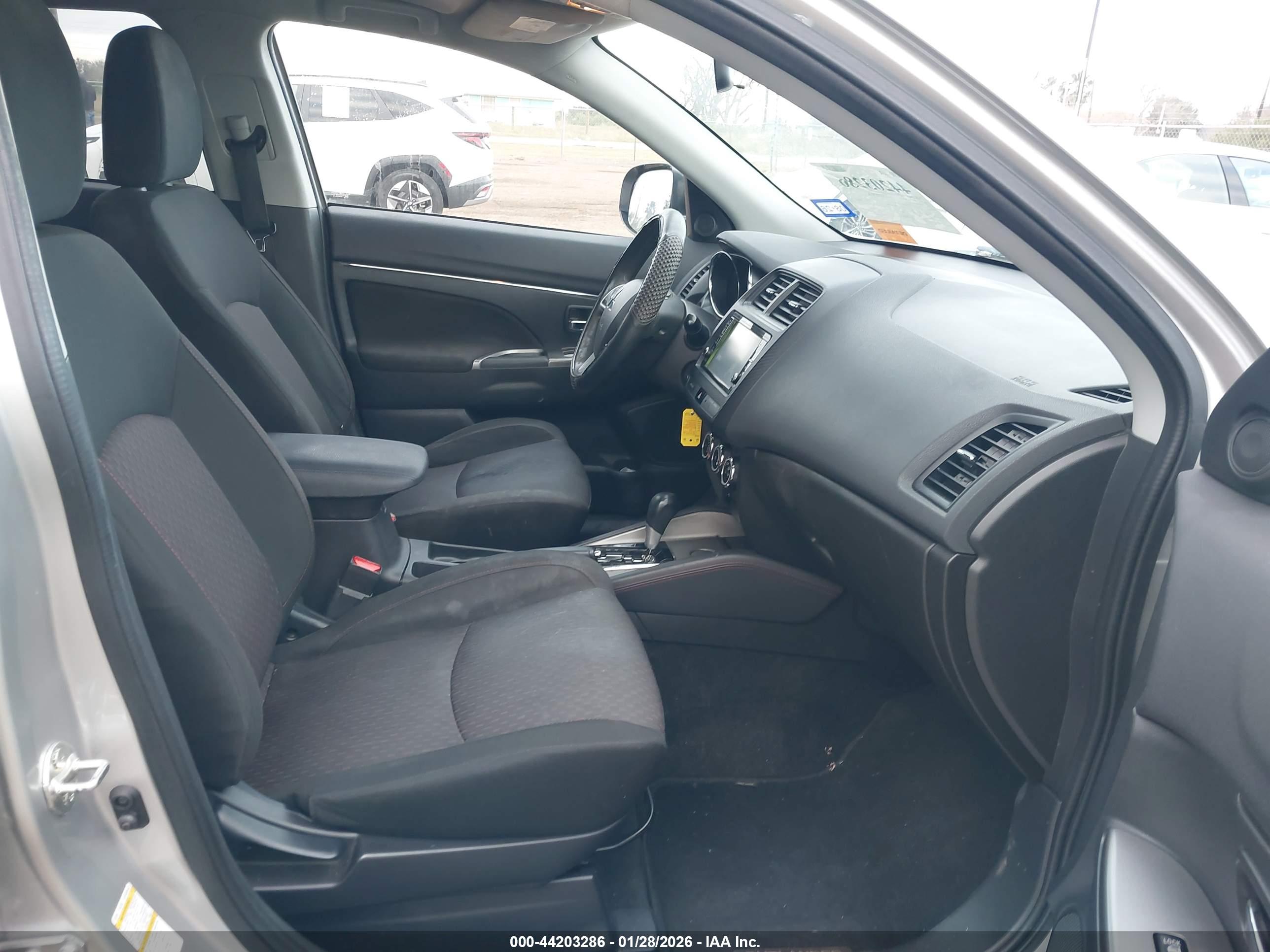 MITSUBISHI OUTLANDER image 5