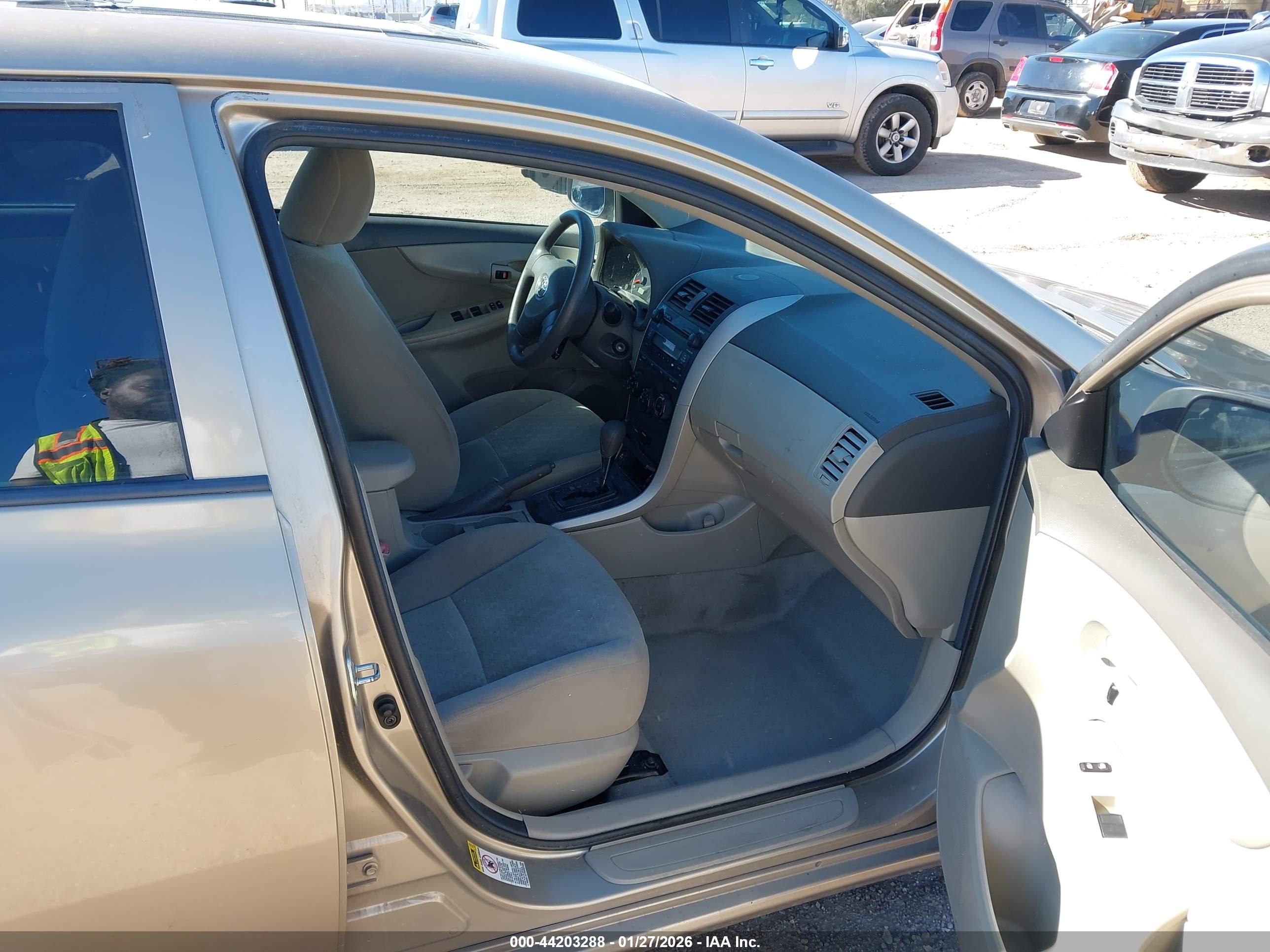 TOYOTA COROLLA image 5