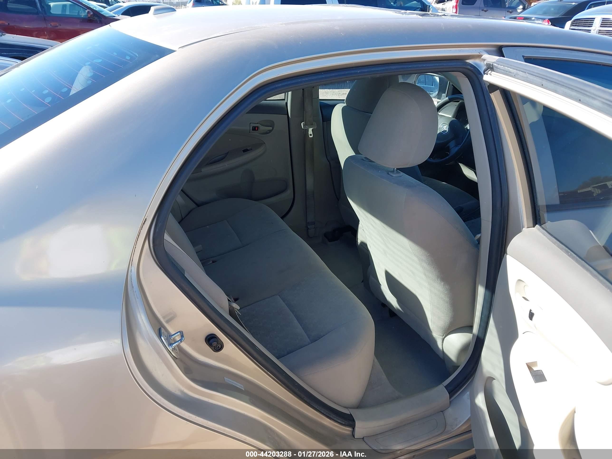 TOYOTA COROLLA image 8